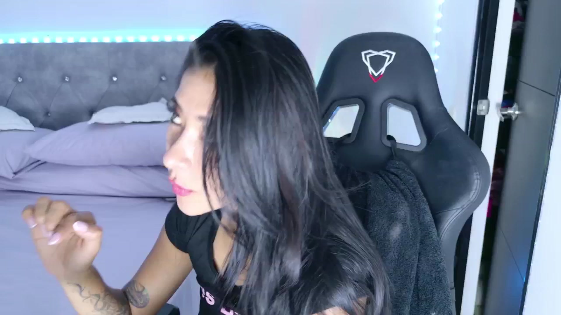 Gallery image thumbnail from NicolePowell's myfreecams stream on, 03/05/2026, 02:44 image 1 of 20