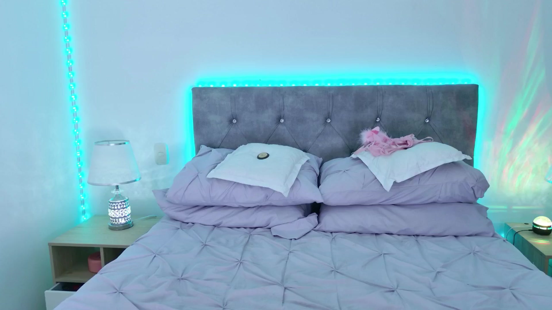 Gallery image thumbnail from NicolePowell's myfreecams stream on, 03/11/2026, 01:58 image 7 of 20