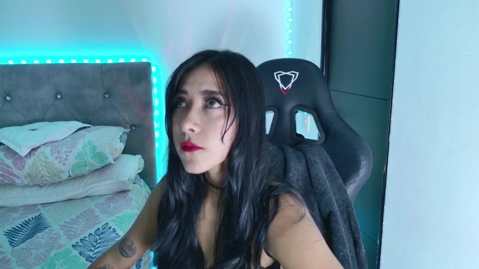 Gallery image thumbnail from NicolePowell's myfreecams stream on, 04/03/2026, 05:34 image 1 of 20