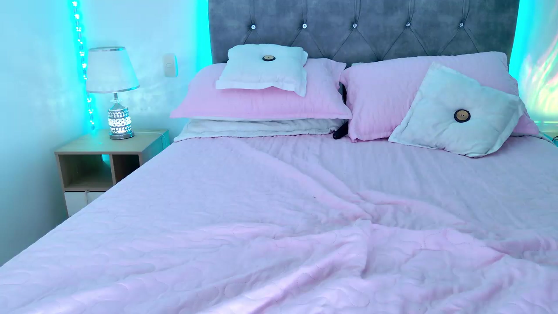 Gallery image thumbnail from NicolePowell's myfreecams stream on, 05/17/2026, 05:10 image 8 of 20