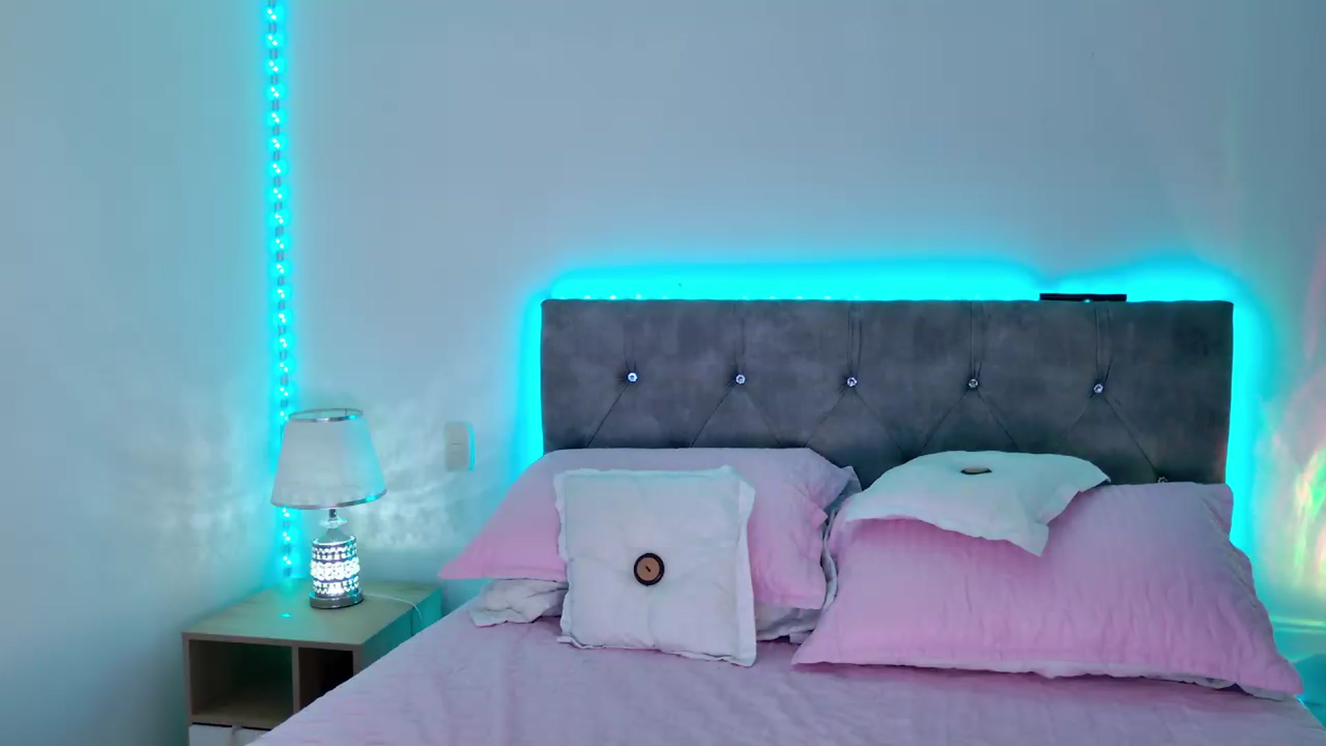 Gallery image thumbnail from NicolePowell's myfreecams stream on, 05/18/2026, 05:23 image 7 of 20
