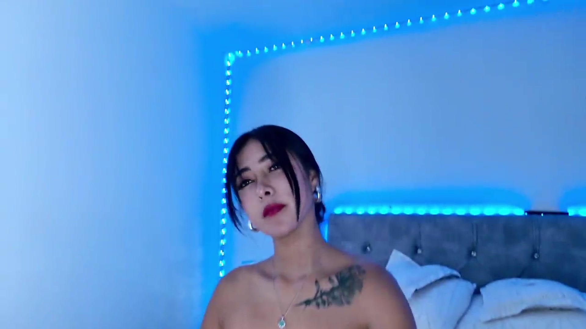 Gallery image thumbnail from NicolePowell's myfreecams stream on, 05/25/2026, 02:29 image 2 of 20