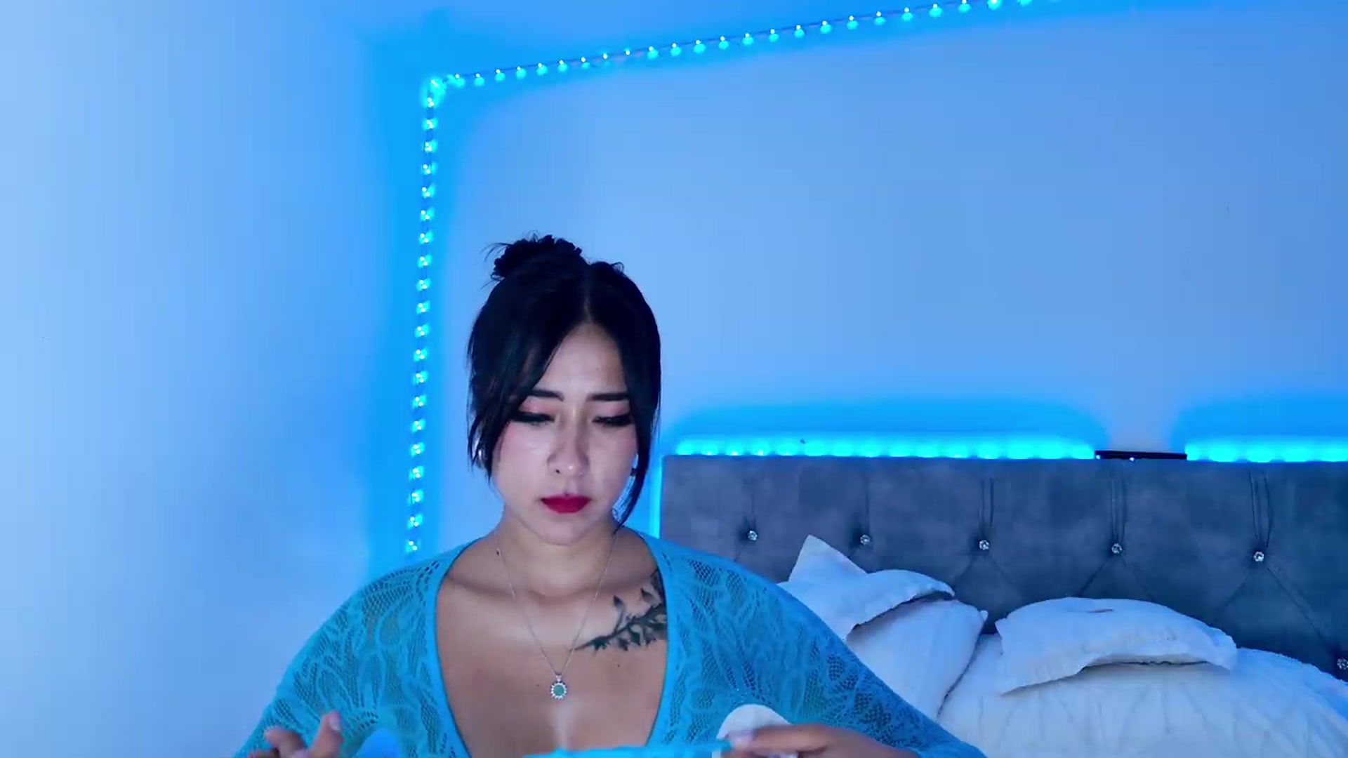 Gallery image thumbnail from NicolePowell's myfreecams stream on, 05/25/2026, 02:29 image 7 of 20