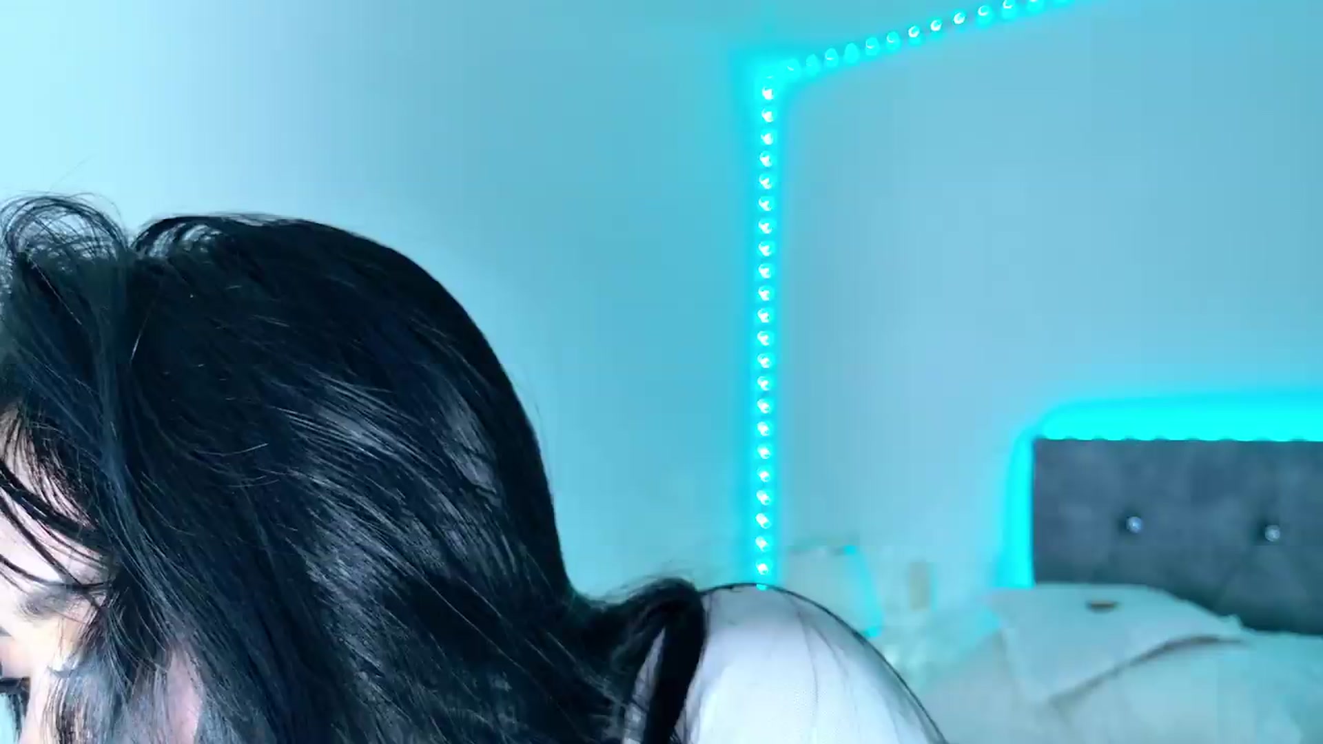 Gallery image thumbnail from NicolePowell's myfreecams stream on, 06/12/2026, 01:57 image 2 of 20