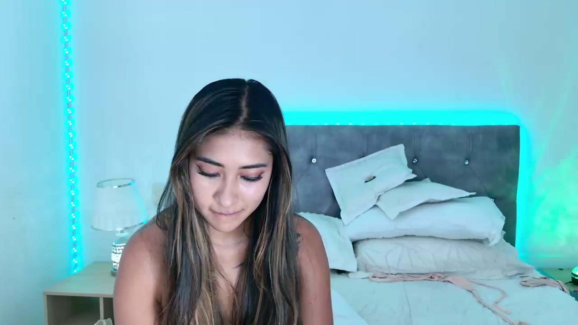 Gallery image thumbnail from NicolePowell's myfreecams stream on, 07/14/2026, 04:22 image 16 of 20