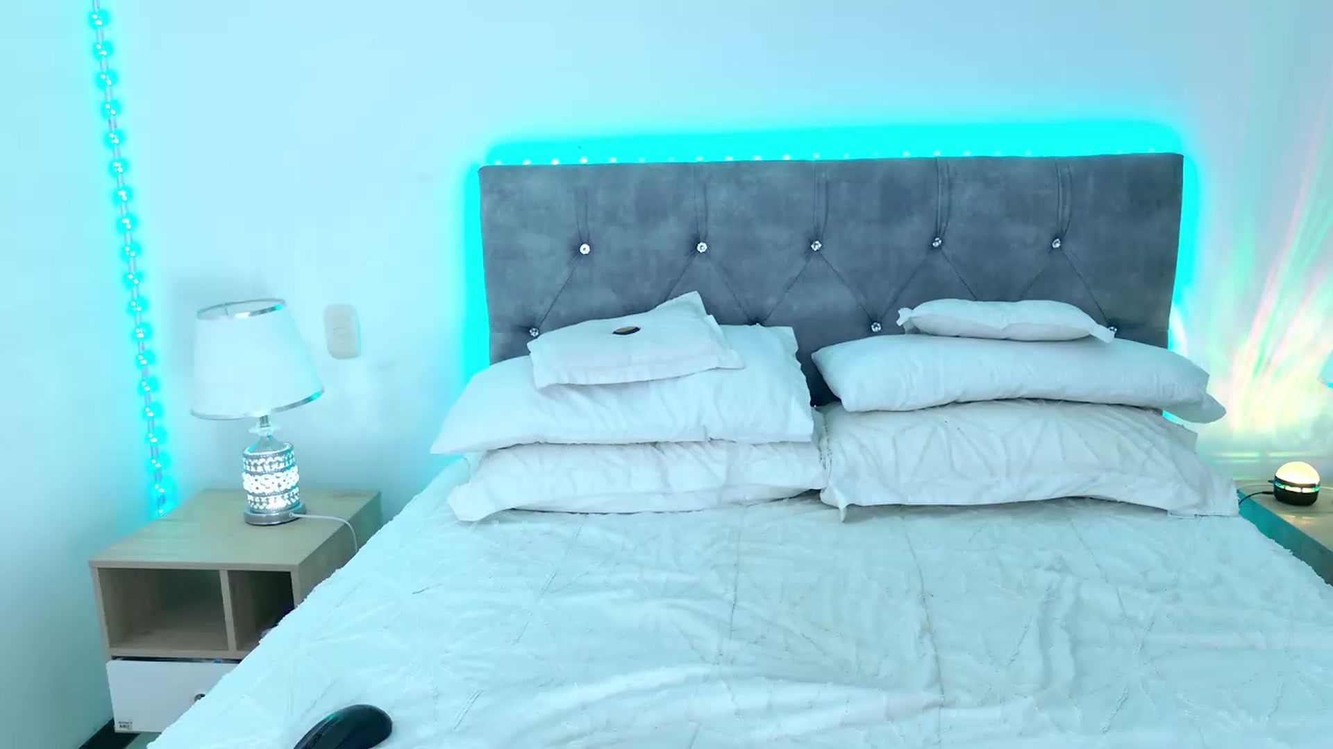 Gallery image thumbnail from NicolePowell's myfreecams stream on, 07/17/2026, 03:51 image 17 of 20