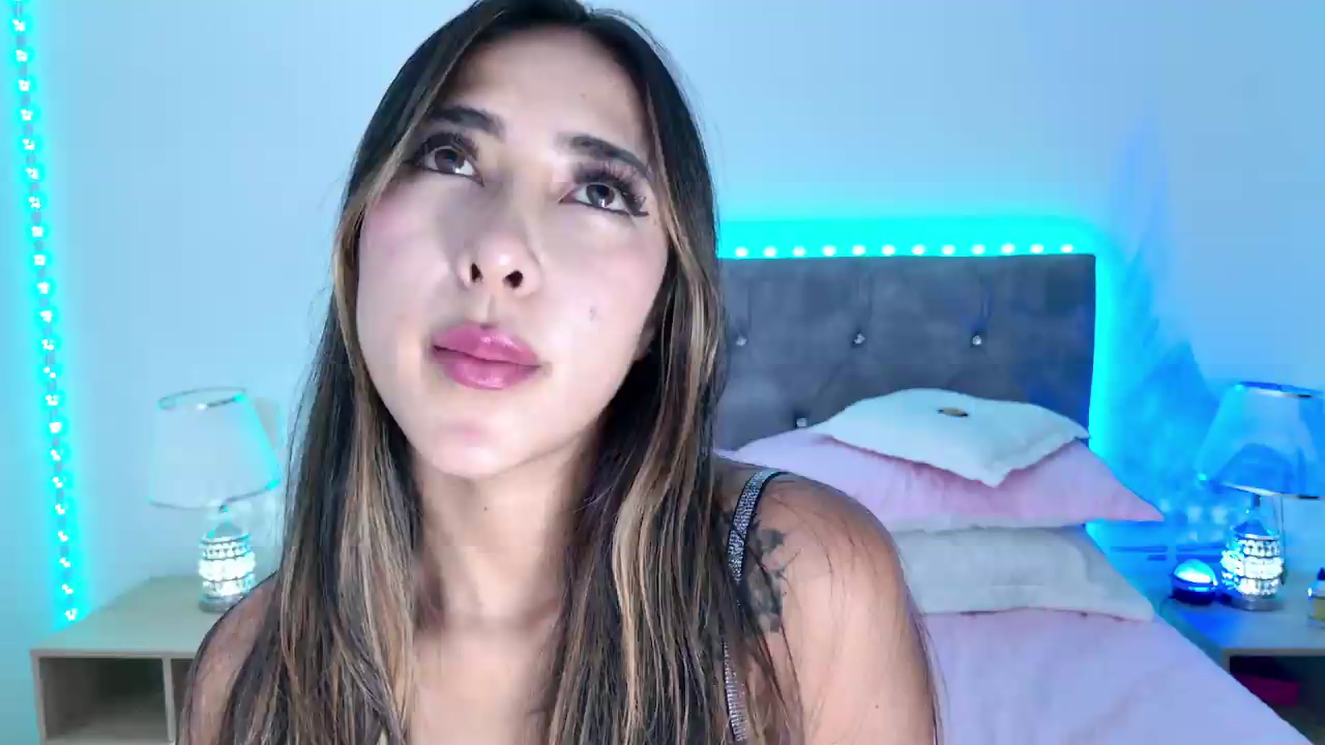 Gallery image thumbnail from NicolePowell's myfreecams stream on, 07/24/2026, 02:22 image 1 of 20