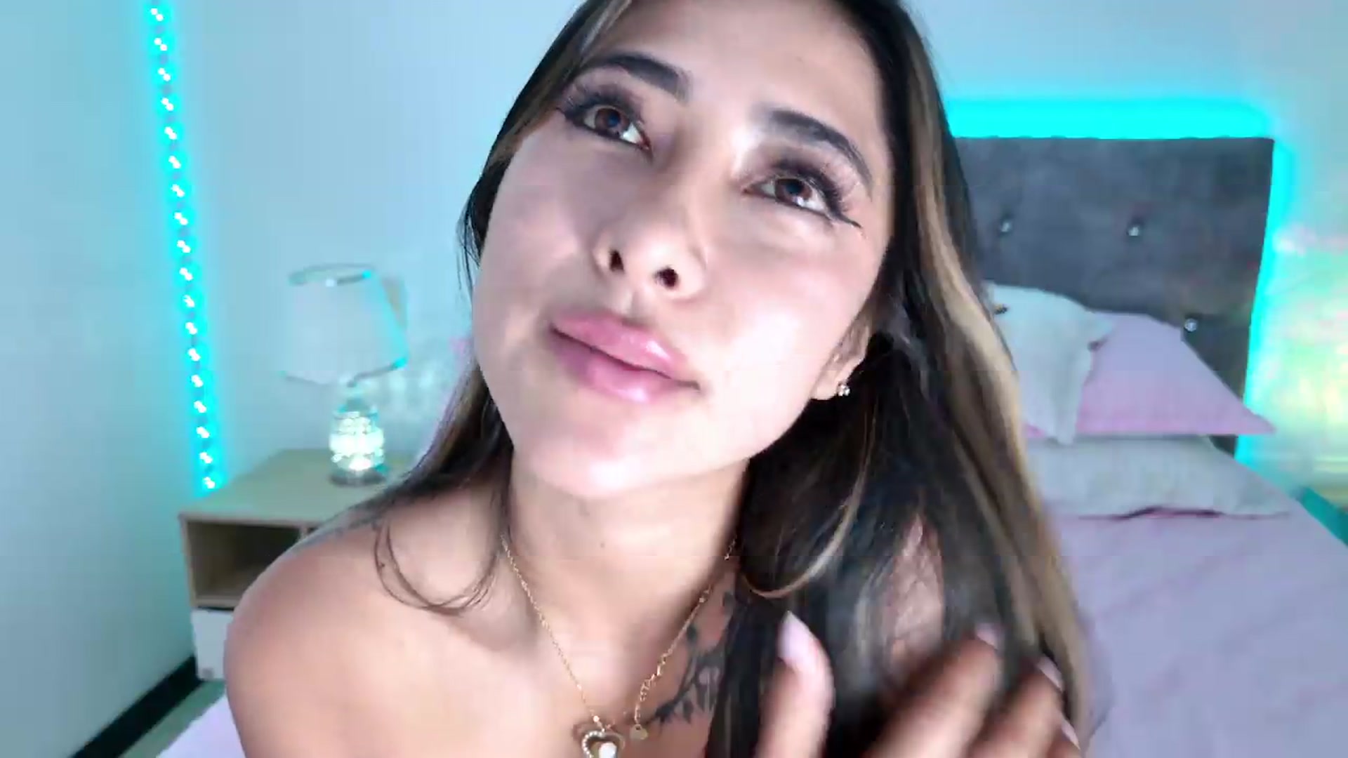 Gallery image thumbnail from NicolePowell's myfreecams stream on, 07/26/2026, 04:45 image 12 of 20