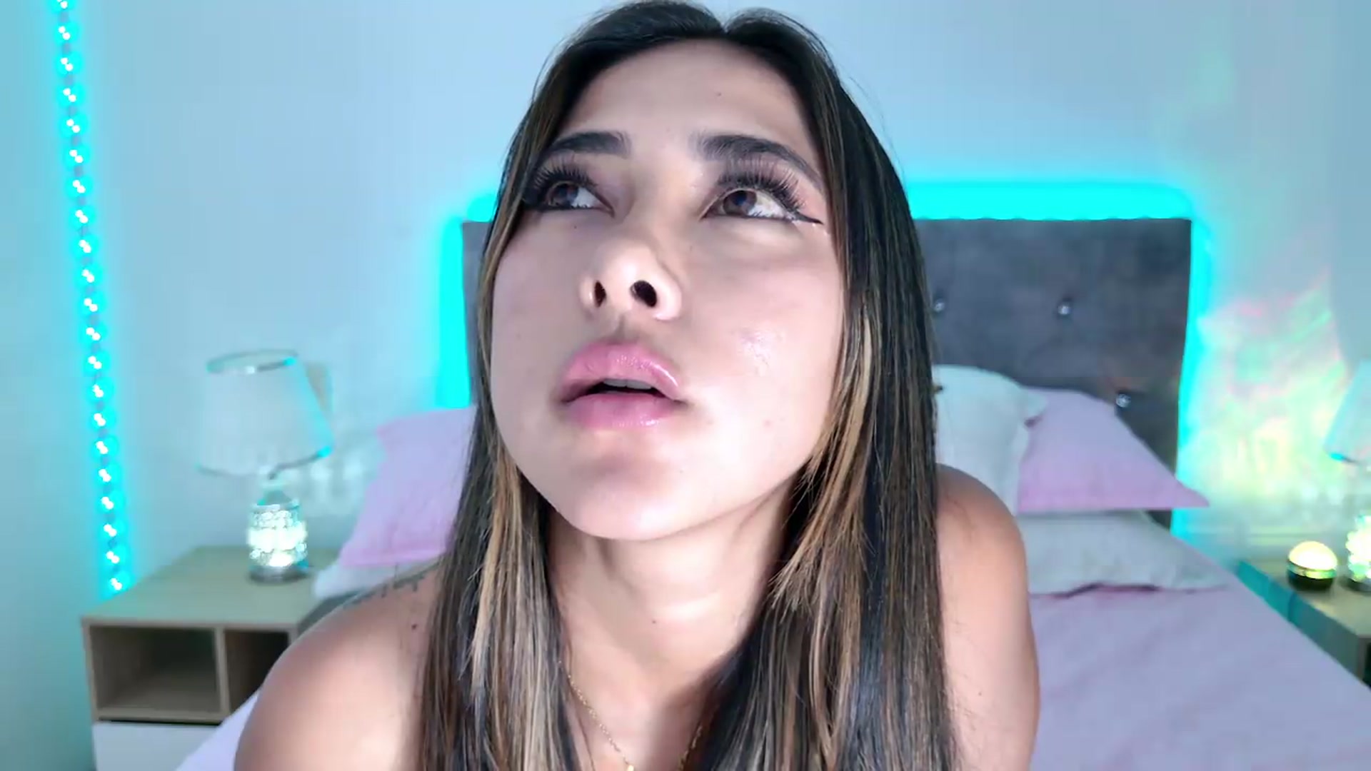 Gallery image thumbnail from NicolePowell's myfreecams stream on, 07/26/2026, 04:45 image 18 of 20