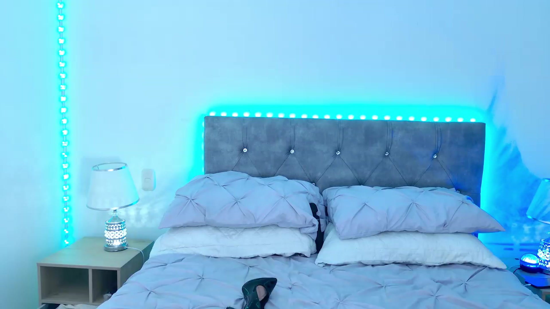 Gallery image thumbnail from NicolePowell's myfreecams stream on, 07/28/2026, 04:37 image 12 of 20