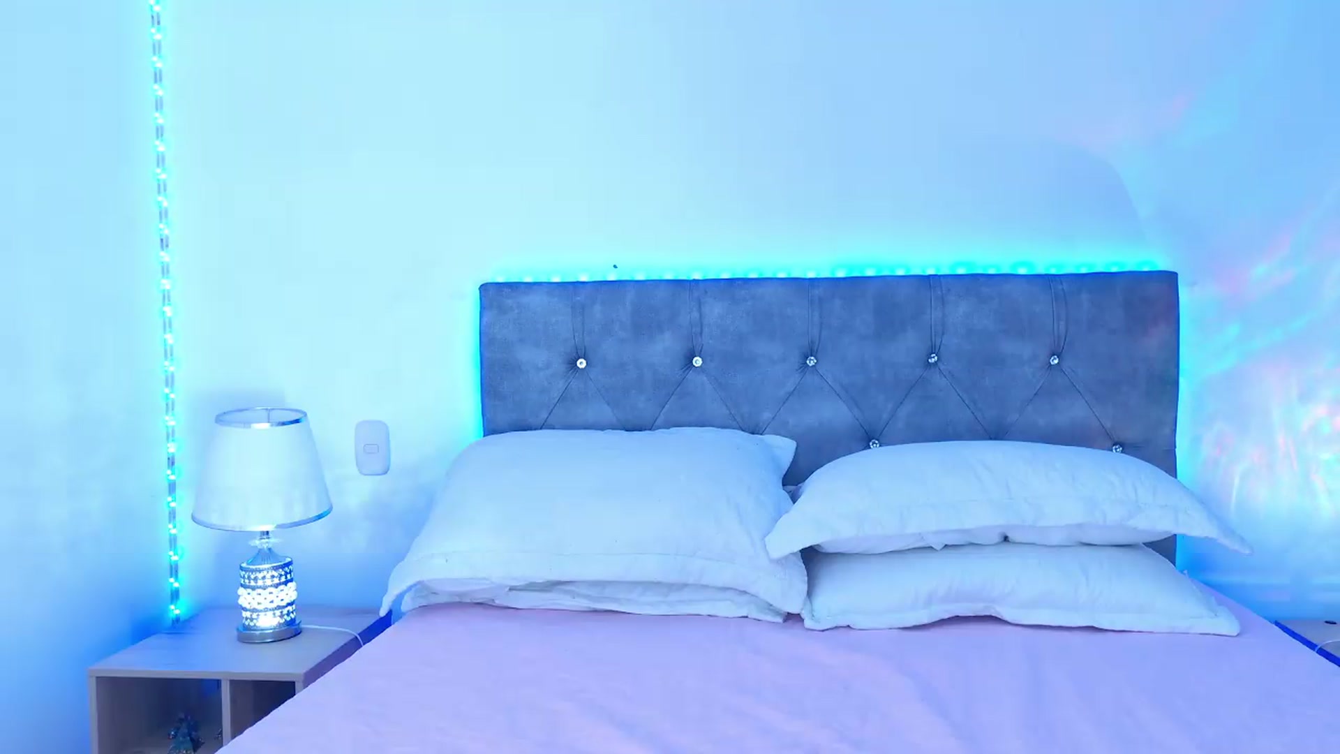 Gallery image thumbnail from NicolePowell's myfreecams stream on, 08/11/2026, 04:36 image 9 of 20