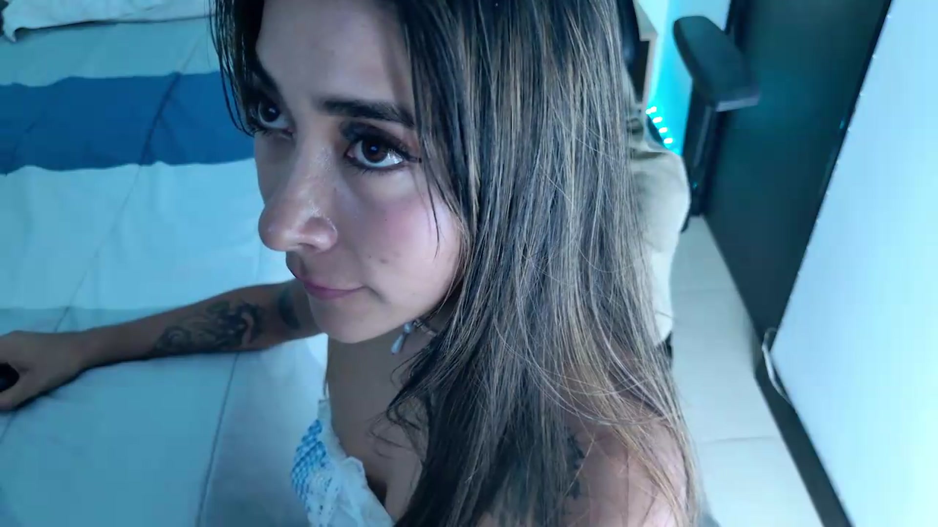Gallery image thumbnail from NicolePowell's myfreecams stream on, 08/18/2026, 02:47 image 15 of 20