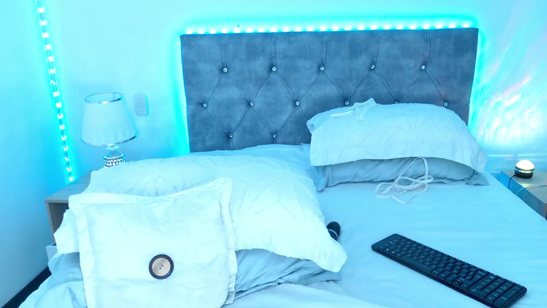 Gallery image thumbnail from NicolePowell's myfreecams stream on, 08/20/2026, 01:22 image 6 of 20