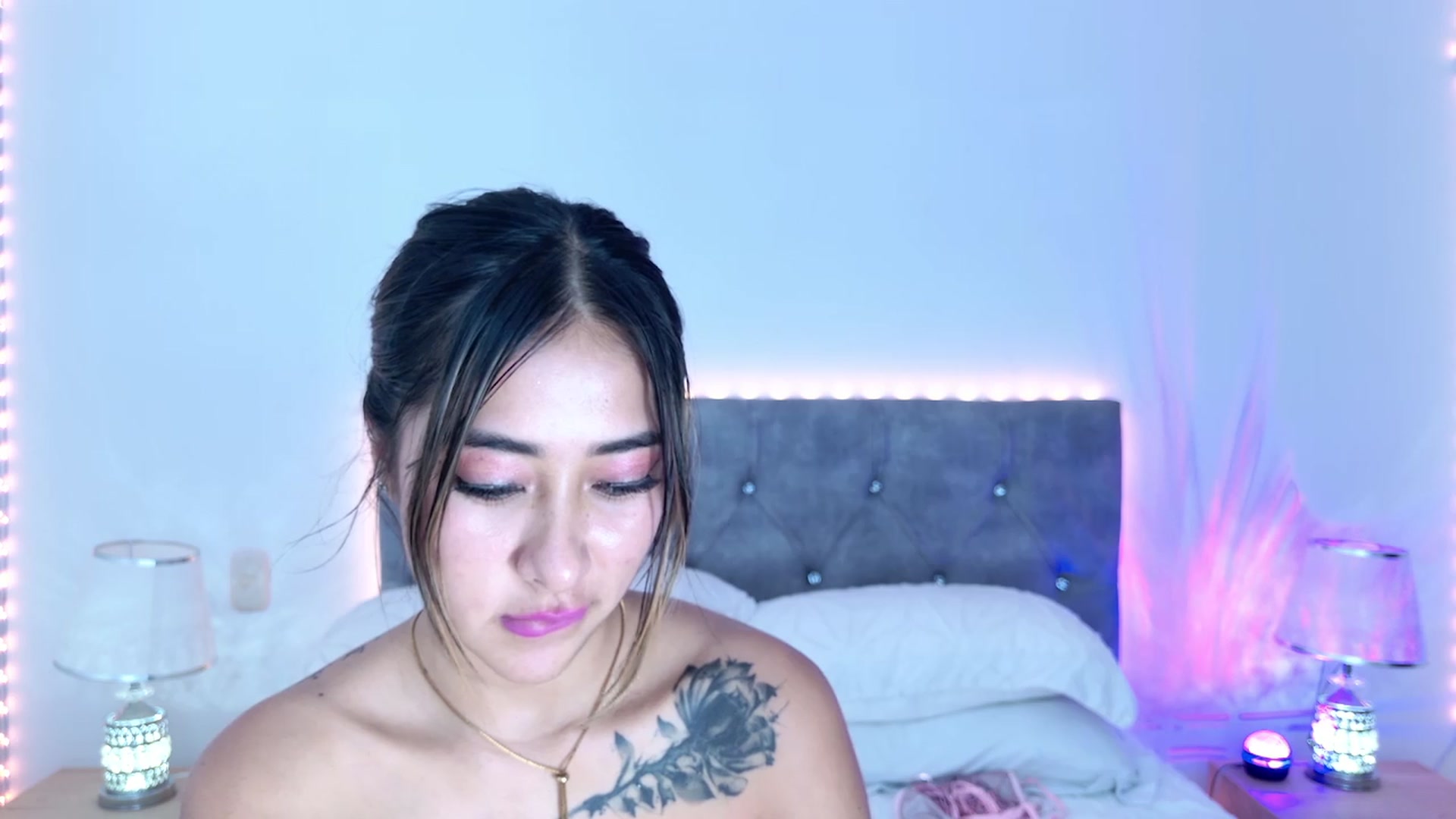 Gallery image thumbnail from NicolePowell's myfreecams stream on, 08/27/2026, 02:00 image 20 of 20
