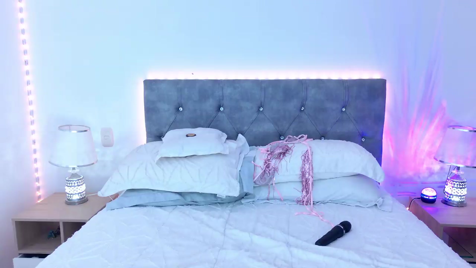 Gallery image thumbnail from NicolePowell's myfreecams stream on, 08/27/2026, 05:53 image 15 of 20