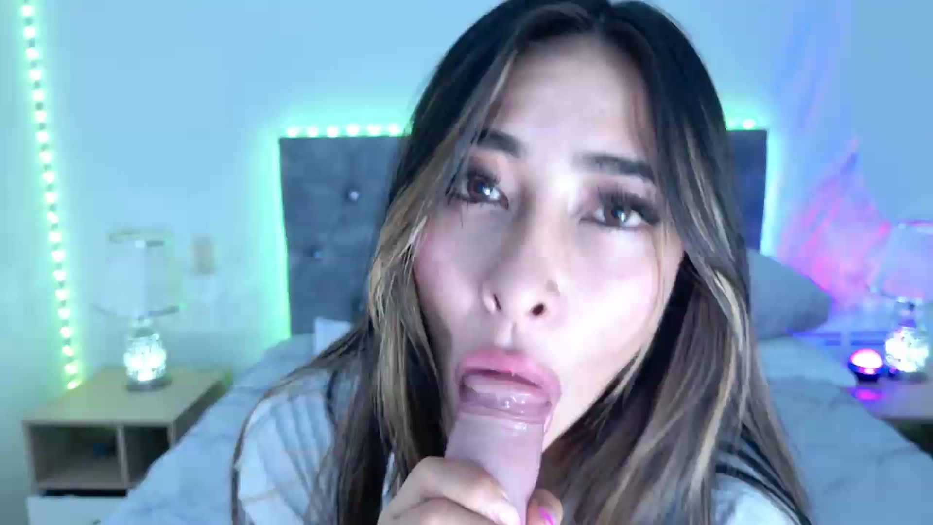 Gallery image thumbnail from NicolePowell's myfreecams stream on, 08/28/2026, 03:39 image 8 of 20