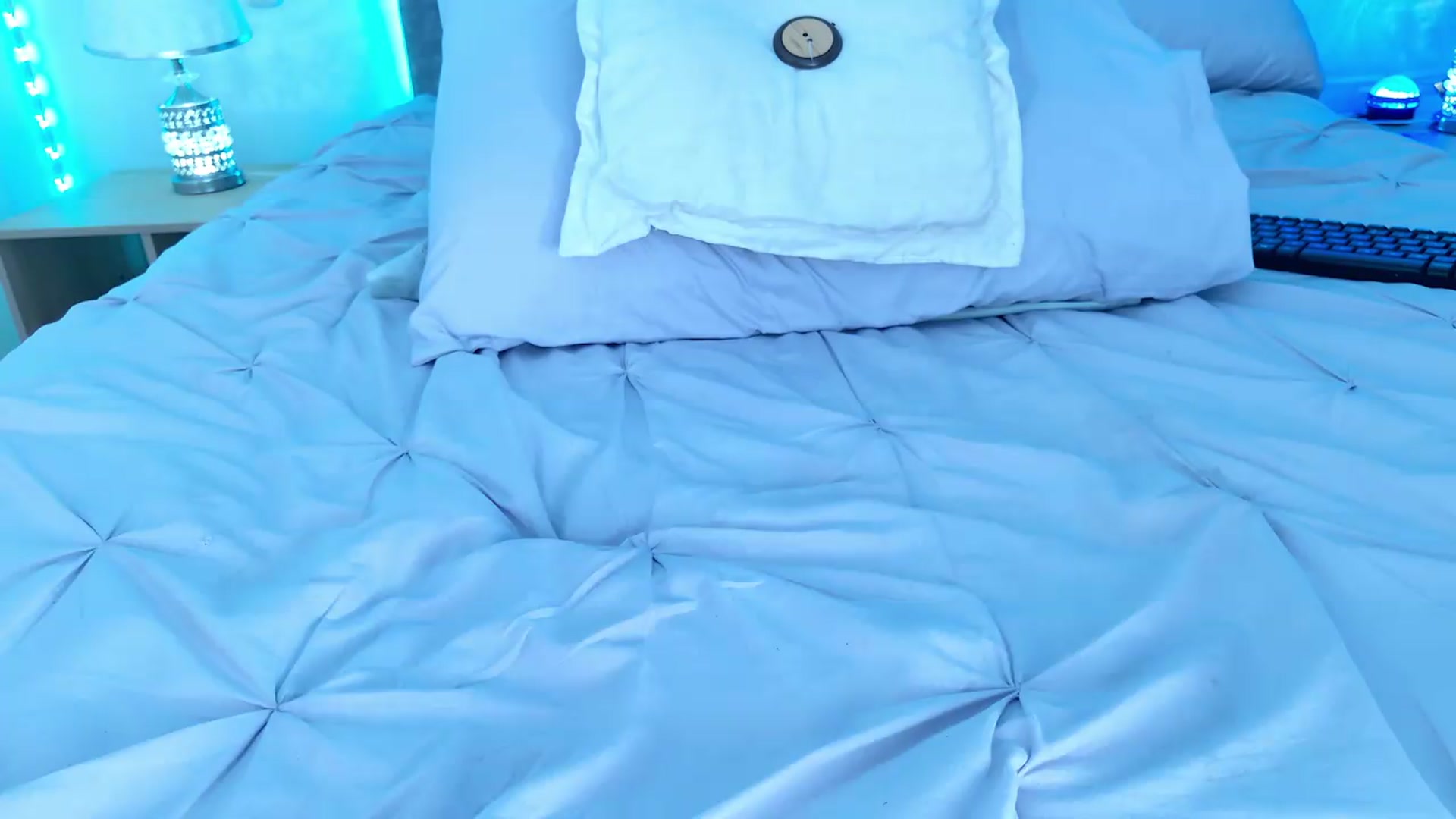 Gallery image thumbnail from NicolePowell's myfreecams stream on, 09/01/2026, 05:00 image 13 of 20