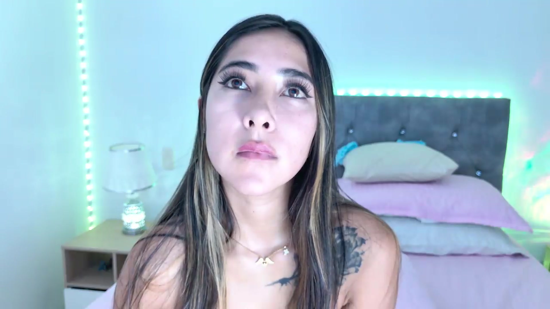 Gallery image thumbnail from NicolePowell's myfreecams stream on, 09/04/2026, 02:30 image 6 of 20