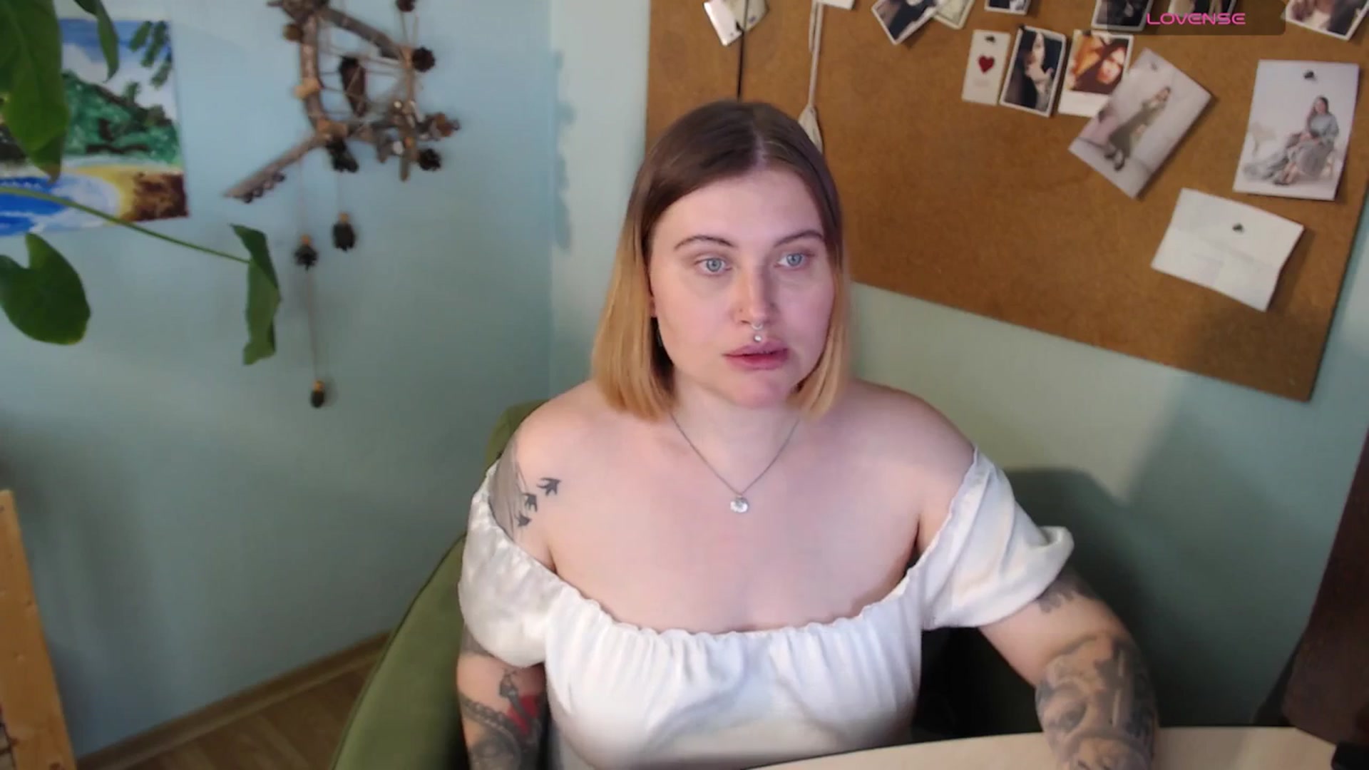Gallery image thumbnail from NicoleStar's myfreecams stream on, 06/23/2025, 12:22 image 19 of 20