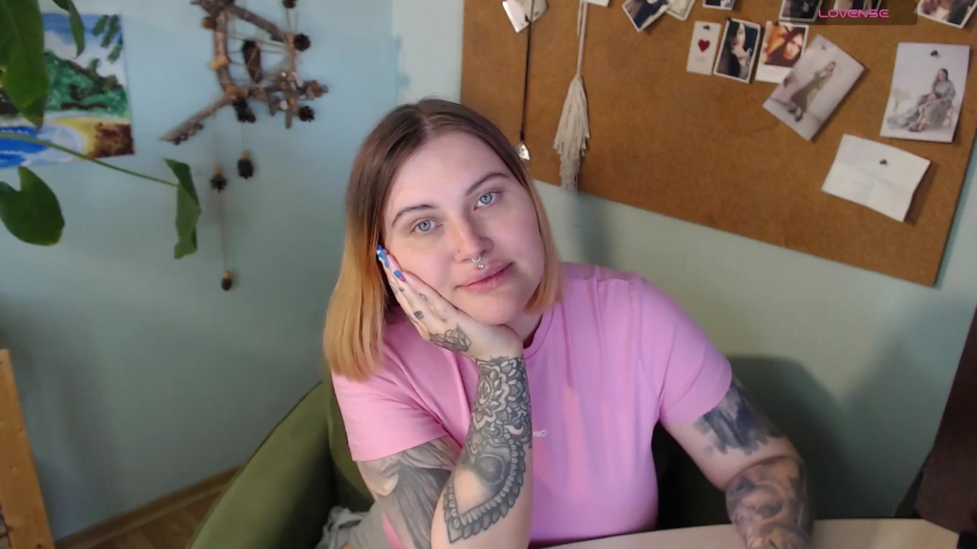 Gallery image thumbnail from NicoleStar's myfreecams stream on, 06/23/2025, 12:22 image 5 of 20