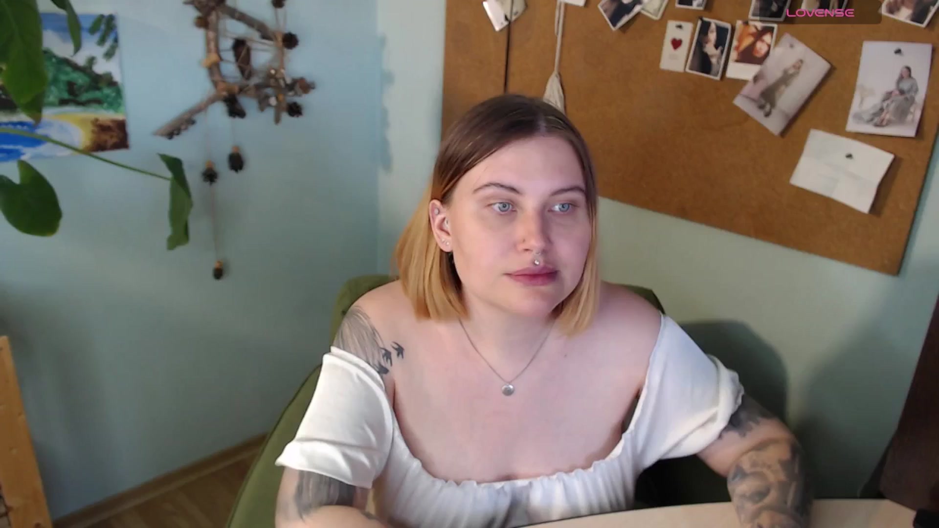 Gallery image thumbnail from NicoleStar's myfreecams stream on, 06/23/2025, 12:22 image 15 of 20