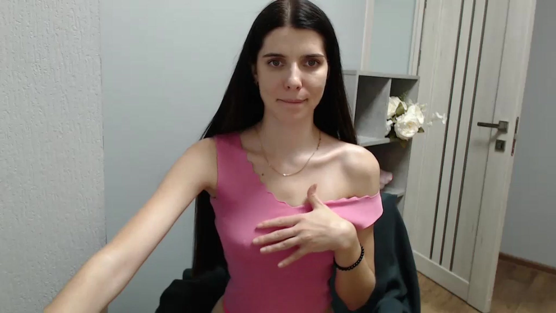 Gallery image thumbnail from NicoleVon's myfreecams stream on, 09/03/2024, 09:57 image 13 of 20