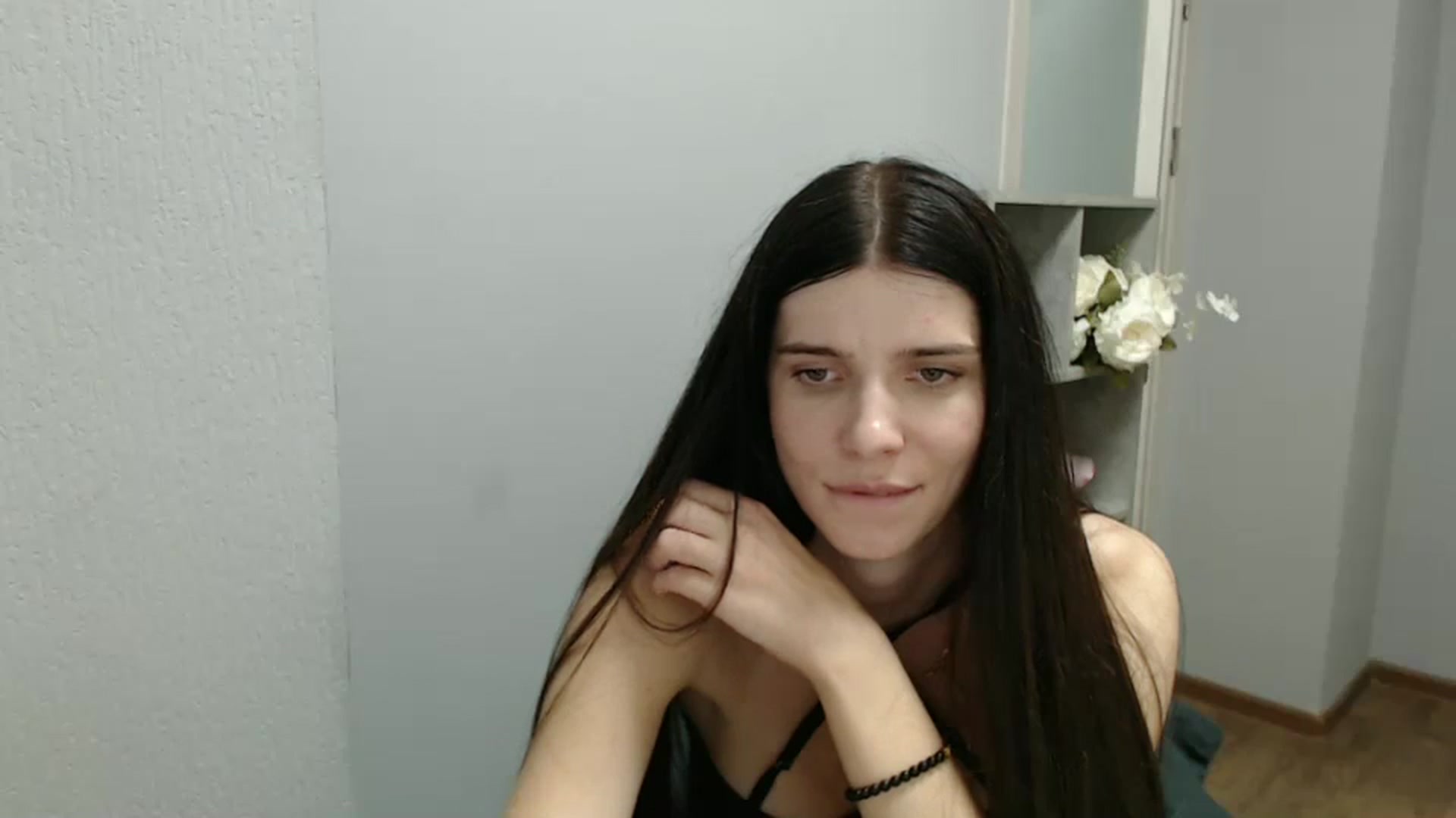 Gallery image thumbnail from NicoleVon's myfreecams stream on, 09/11/2024, 11:48 image 12 of 20