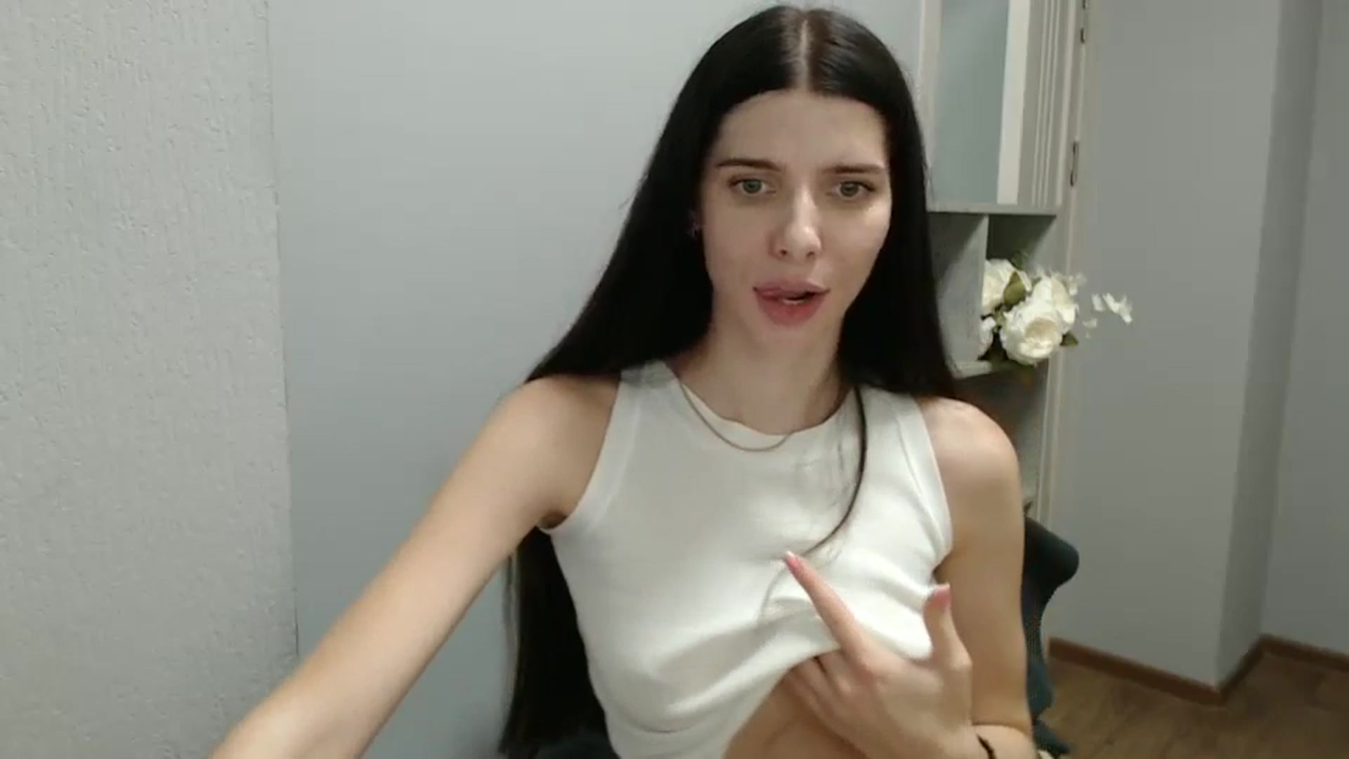 Gallery image thumbnail from NicoleVon's myfreecams stream on, 09/15/2024, 11:00 image 19 of 20