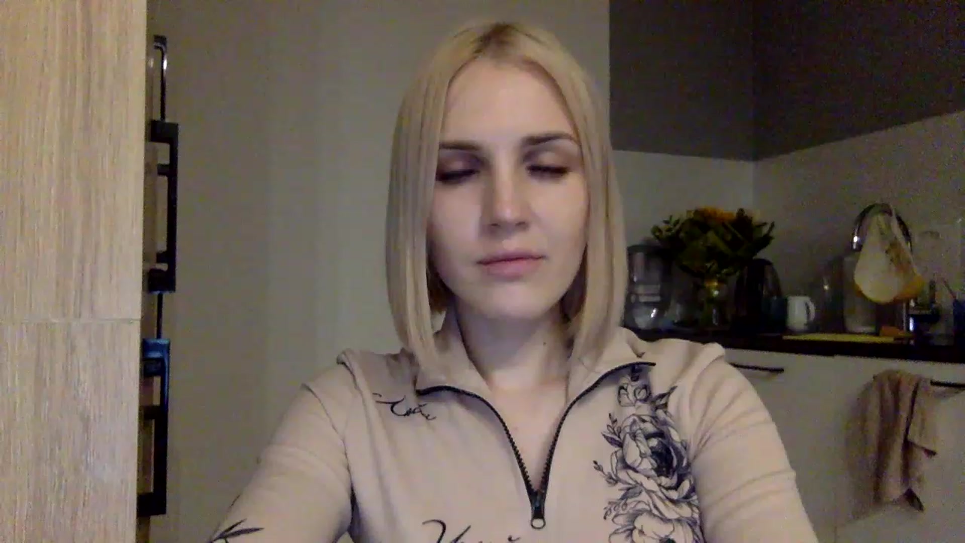 Gallery image thumbnail from Nicole_1286's myfreecams stream on, 11/22/2022, 21:49 image 15 of 20
