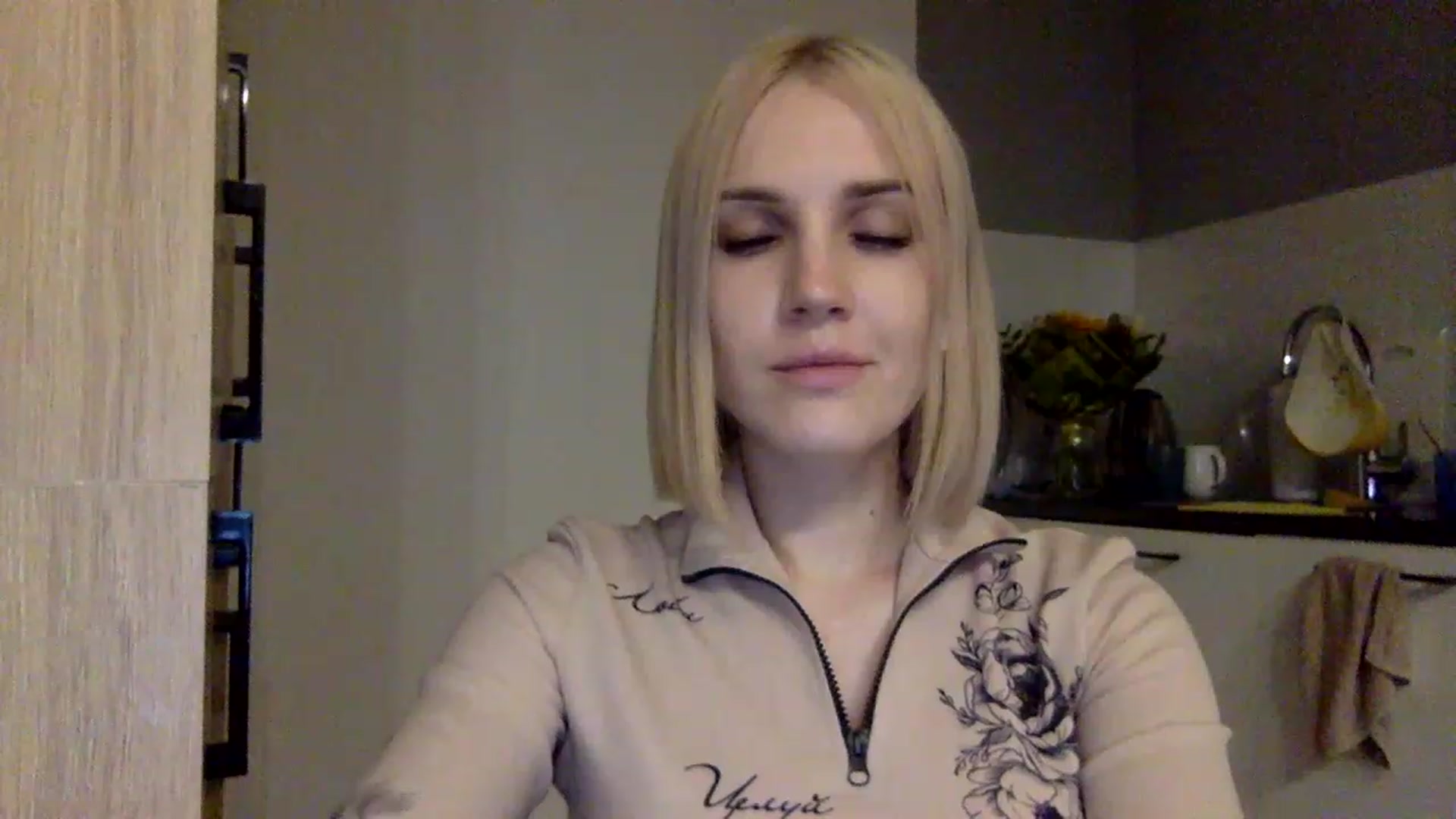 Gallery image thumbnail from Nicole_1286's myfreecams stream on, 11/22/2022, 21:49 image 7 of 20