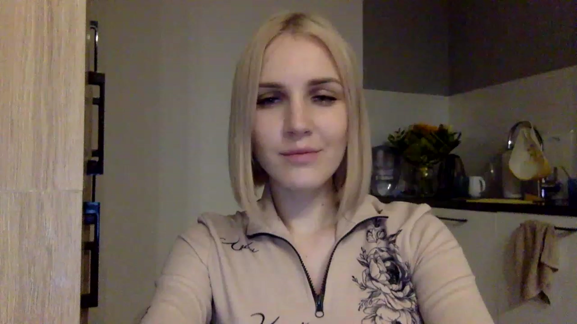 Gallery image thumbnail from Nicole_1286's myfreecams stream on, 11/22/2022, 21:49 image 17 of 20