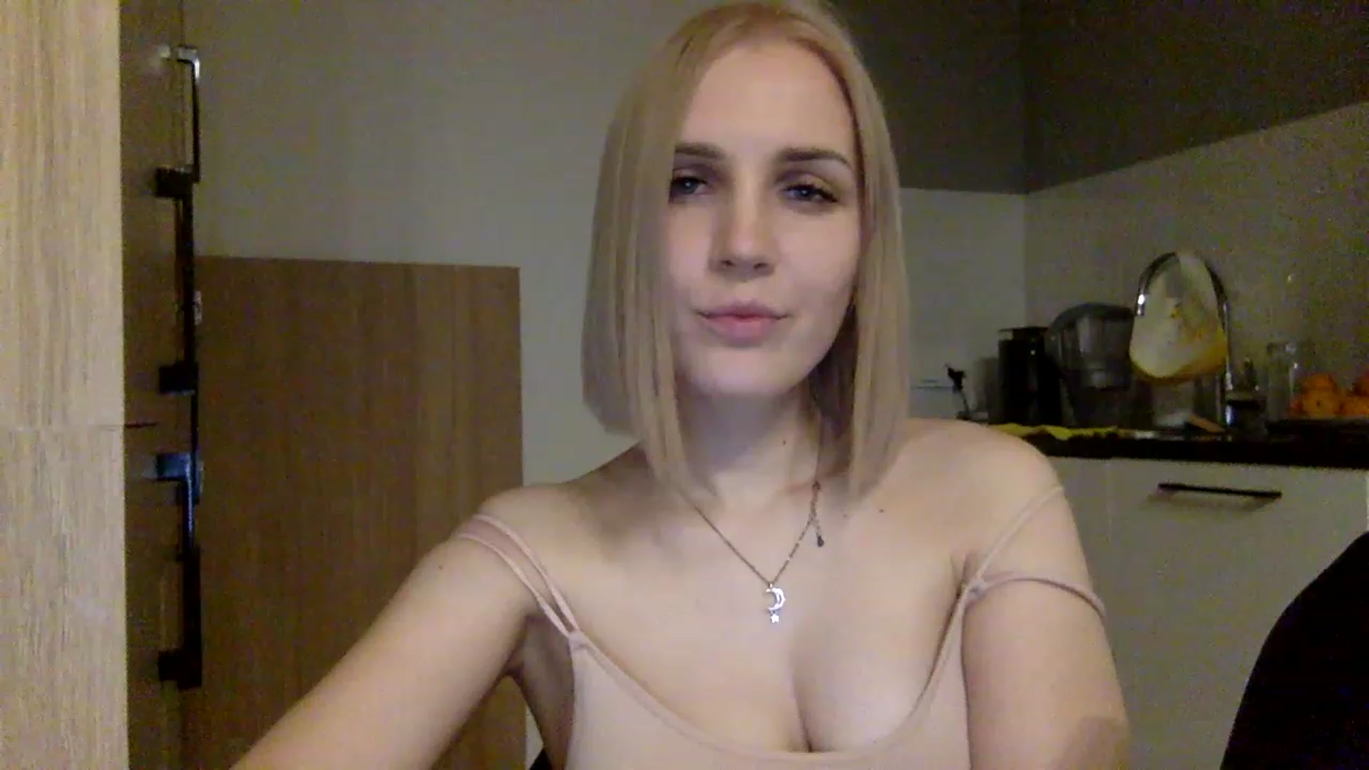 Gallery image thumbnail from Nicole_1286's myfreecams stream on, 11/28/2022, 21:16 image 15 of 20