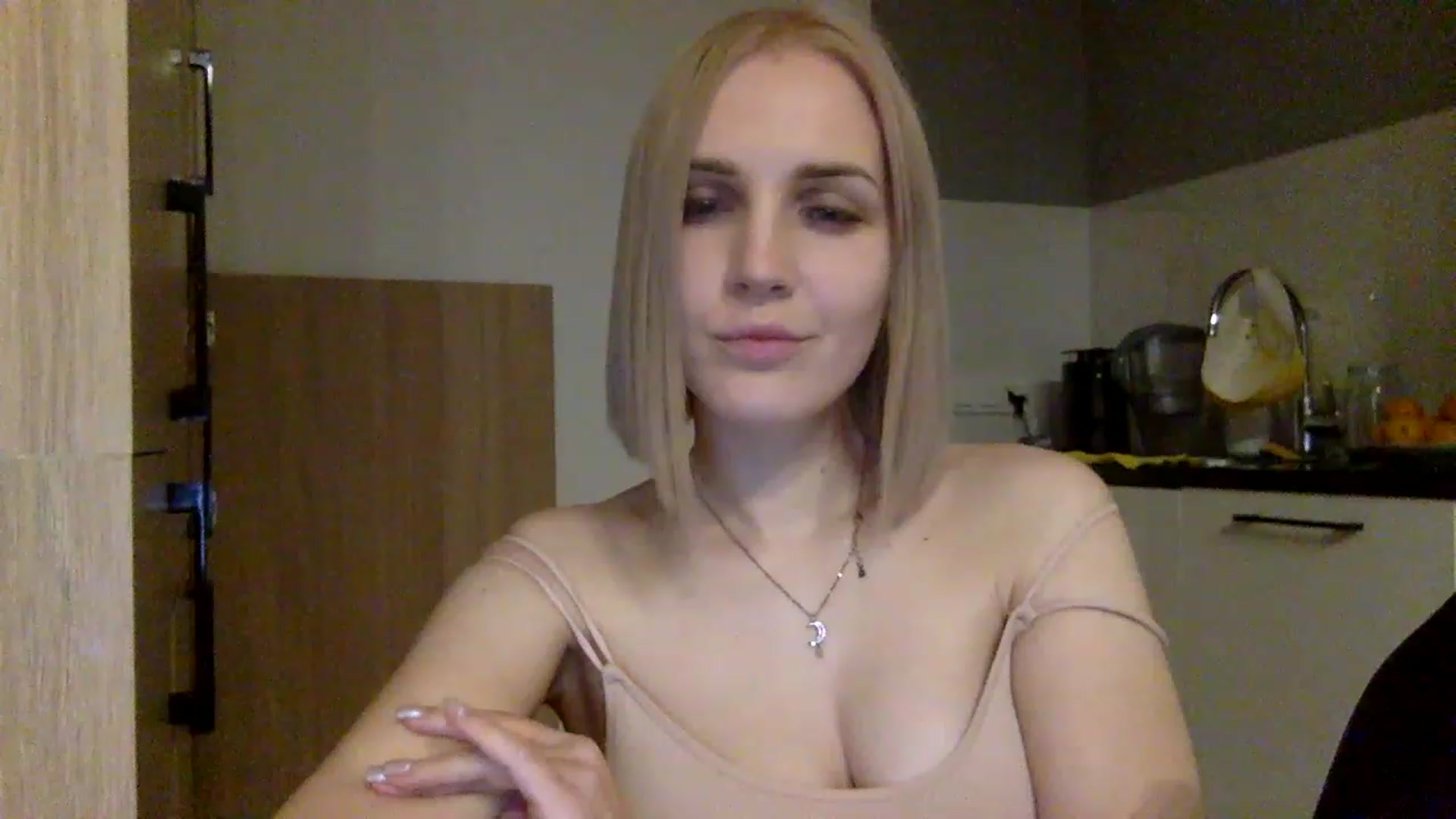 Gallery image thumbnail from Nicole_1286's myfreecams stream on, 11/28/2022, 21:16 image 14 of 20
