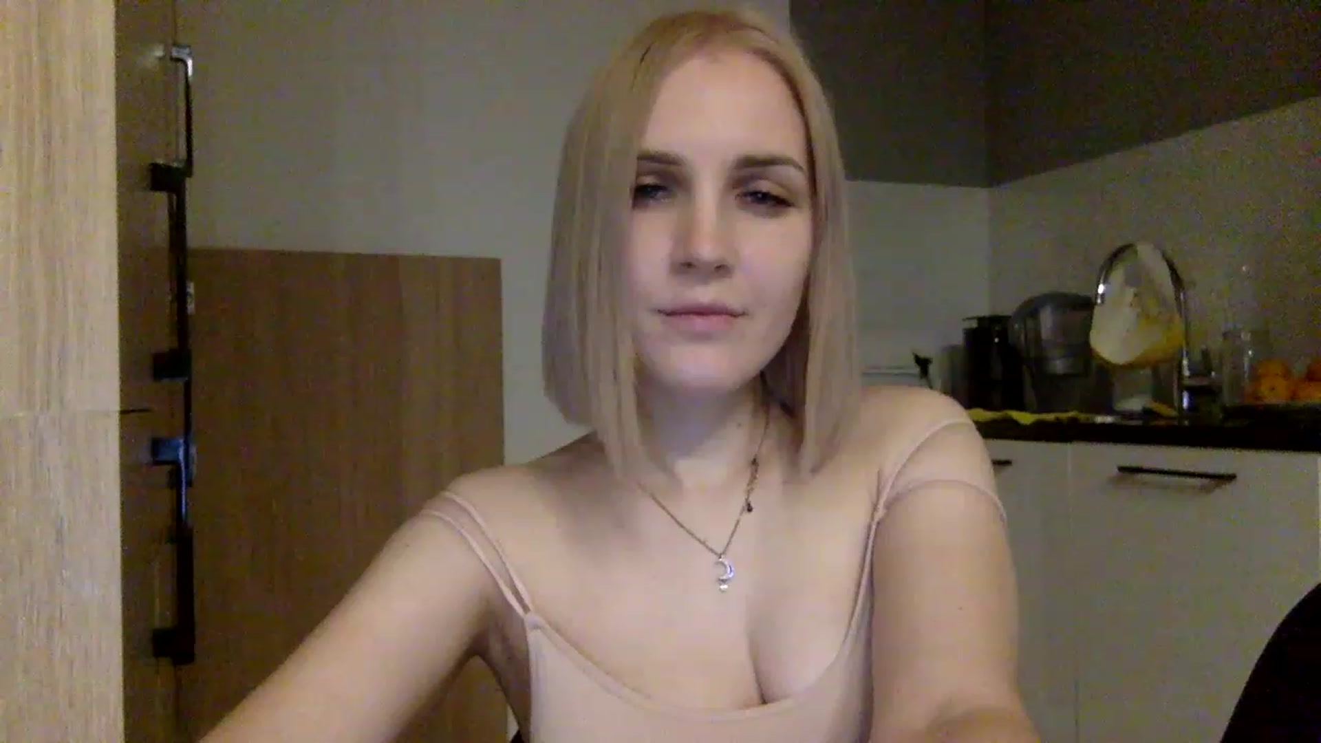 Gallery image thumbnail from Nicole_1286's myfreecams stream on, 11/28/2022, 21:16 image 16 of 20