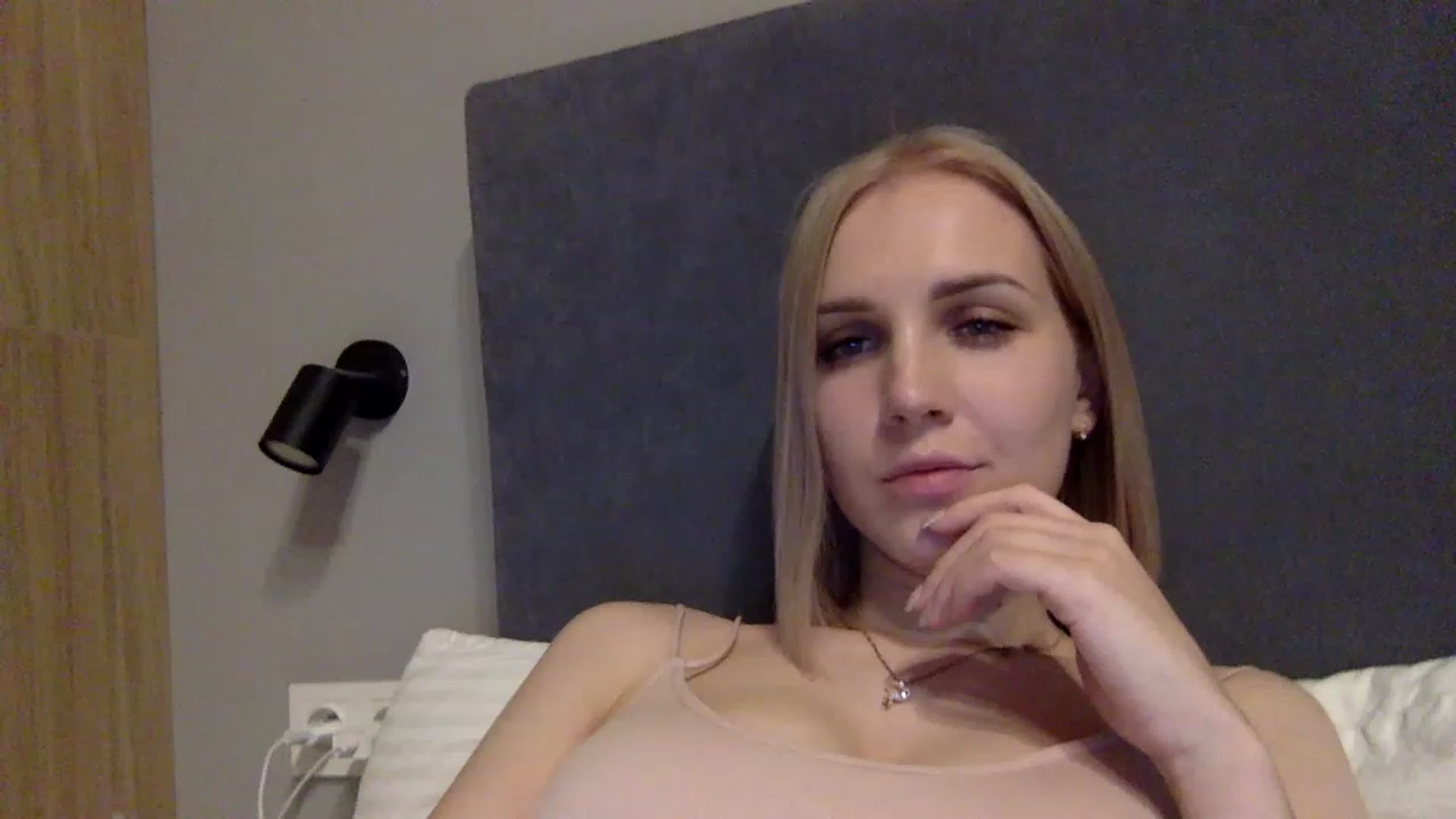 Gallery image thumbnail from Nicole_1286's myfreecams stream on, 11/28/2022, 21:16 image 7 of 20