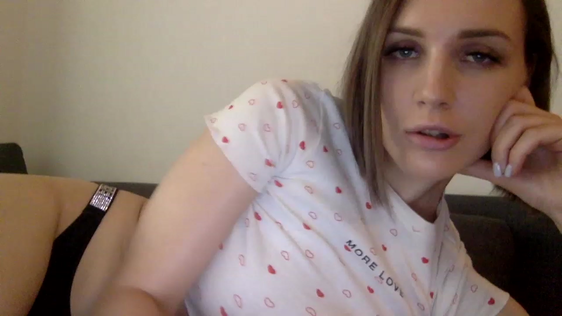Gallery image thumbnail from Nicole_1286's myfreecams stream on, 04/17/2023, 11:31 image 9 of 20