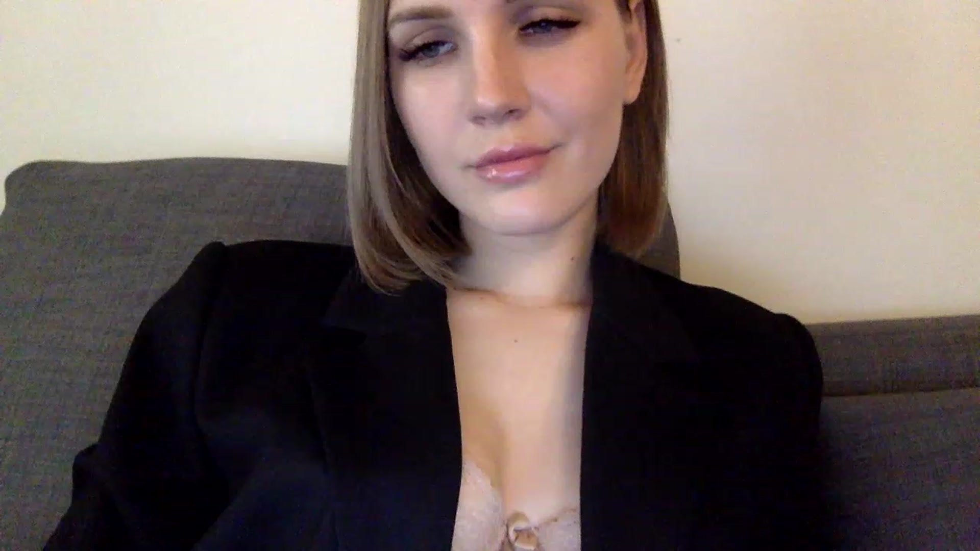 Gallery image thumbnail from Nicole_1286's myfreecams stream on, 06/02/2023, 11:15 image 11 of 20