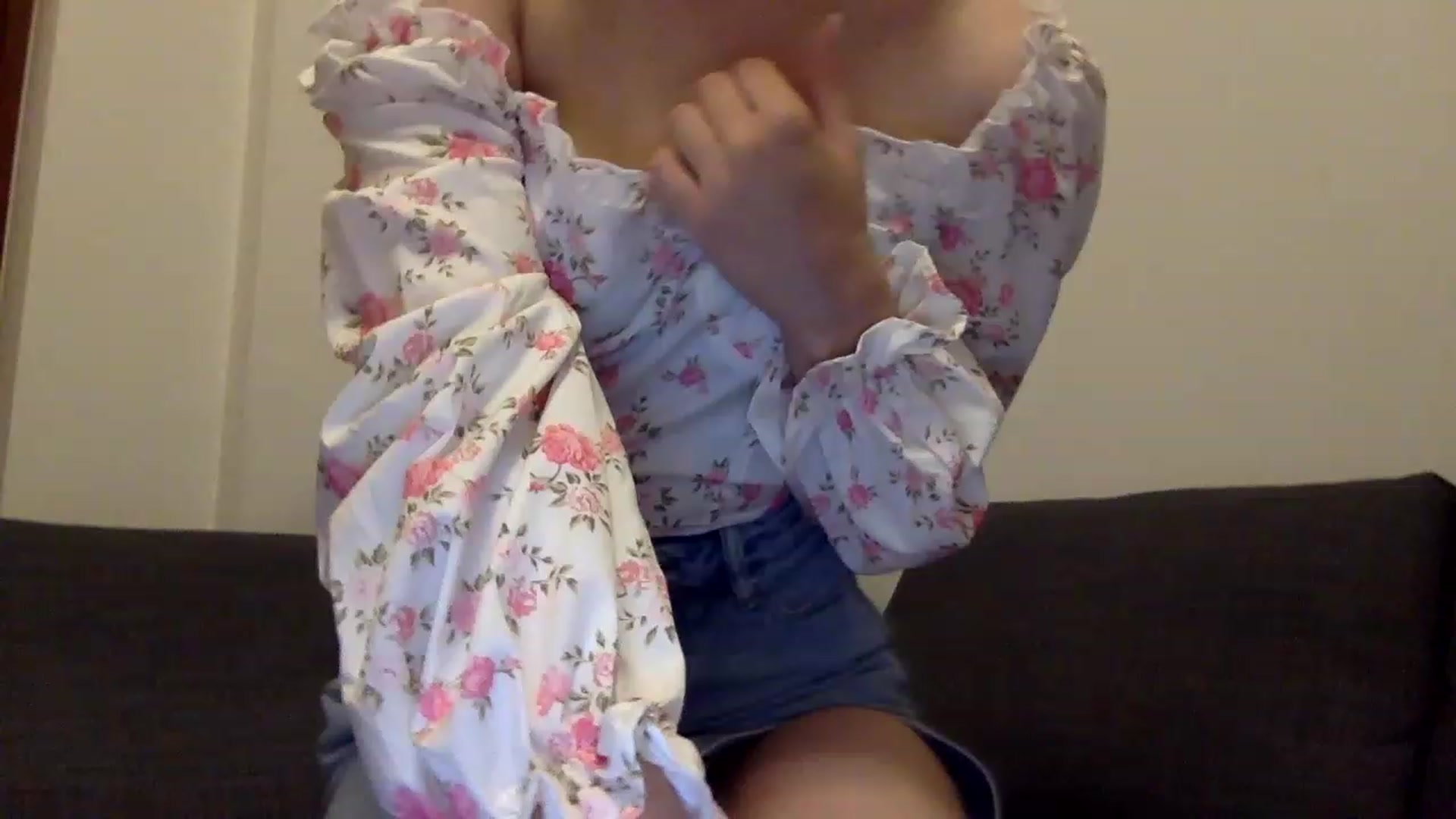 Gallery image thumbnail from Nicole_1286's myfreecams stream on, 07/29/2023, 20:11 image 7 of 20