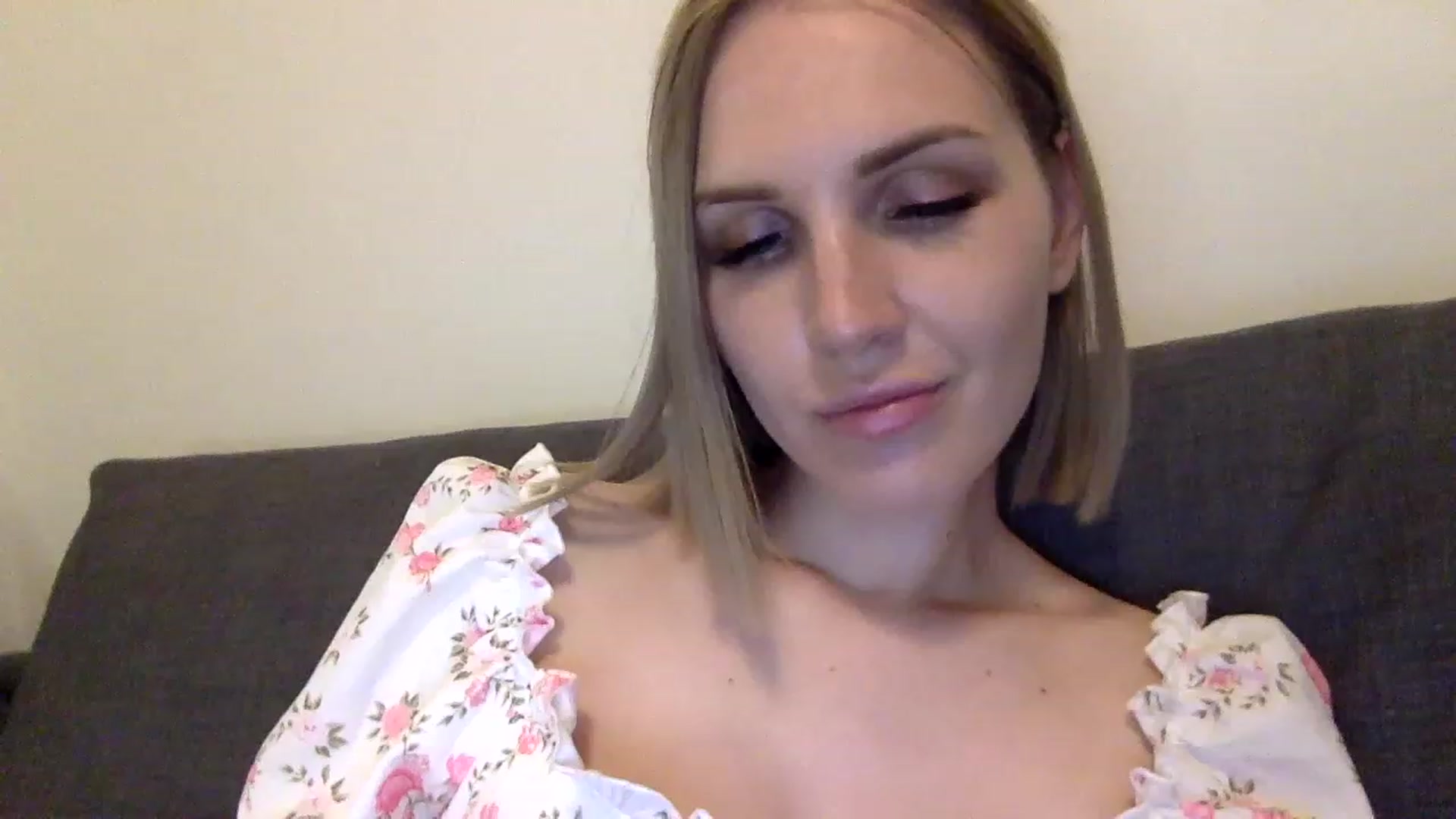 Gallery image thumbnail from Nicole_1286's myfreecams stream on, 07/29/2023, 20:11 image 16 of 20