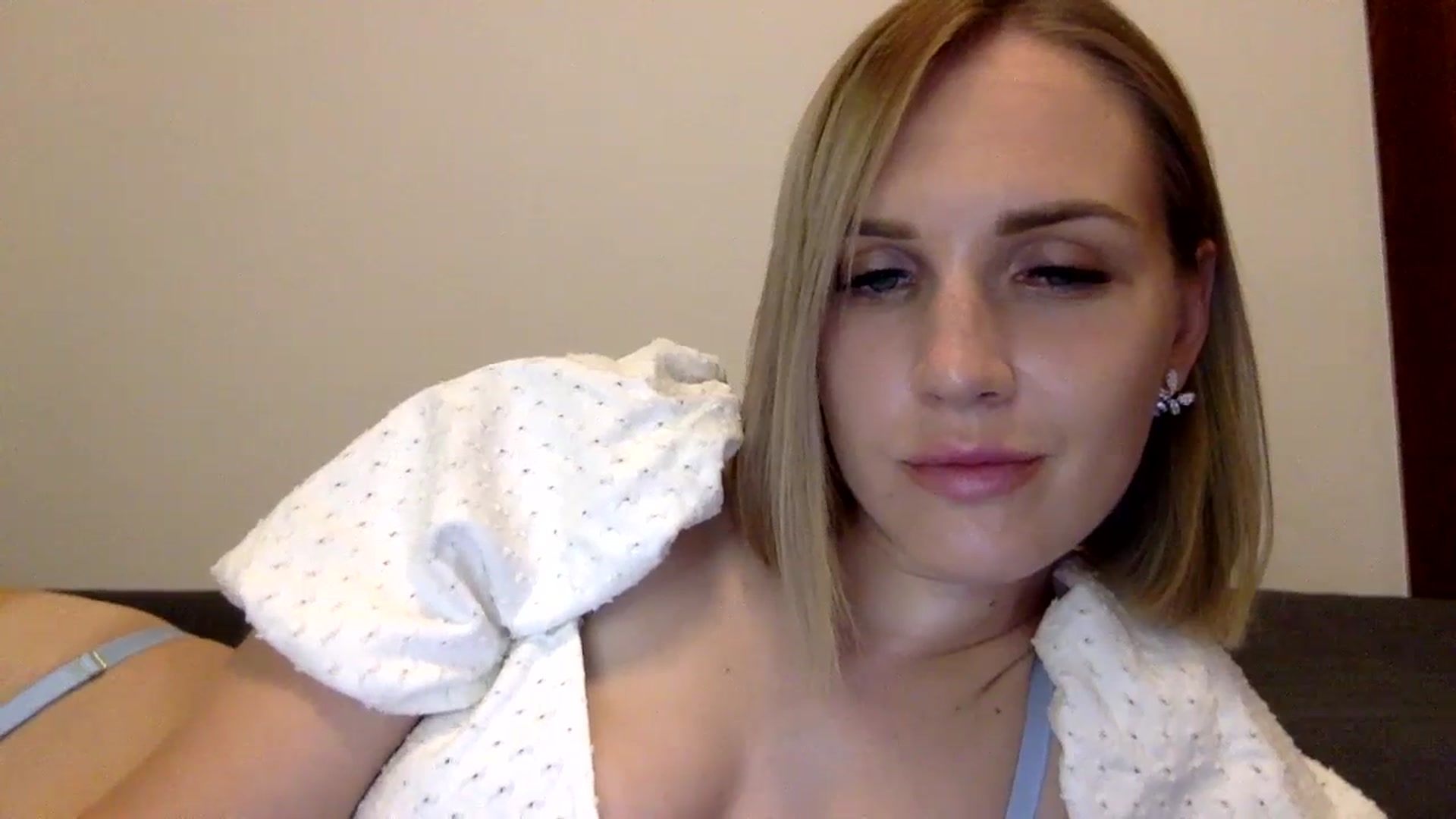 Gallery image thumbnail from Nicole_1286's myfreecams stream on, 08/30/2023, 12:47 image 12 of 20