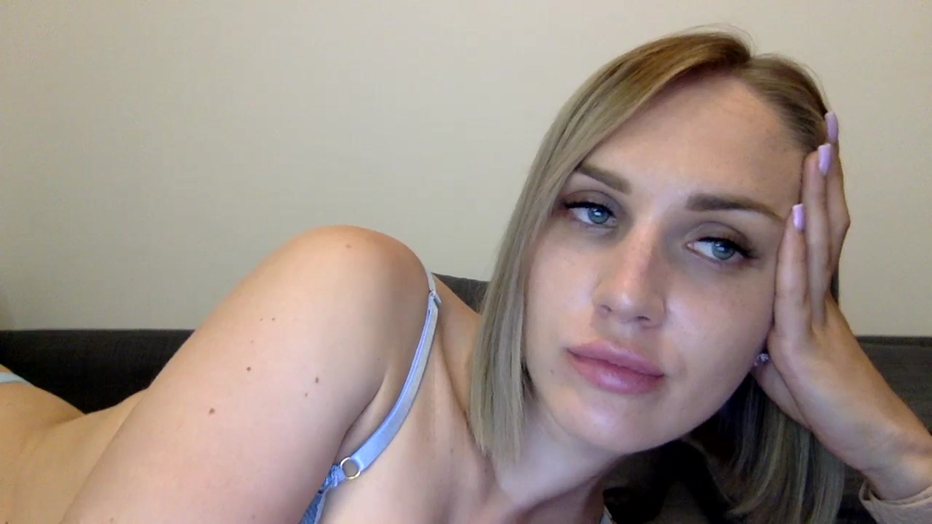 Gallery image thumbnail from Nicole_1286's myfreecams stream on, 08/30/2023, 12:47 image 16 of 20