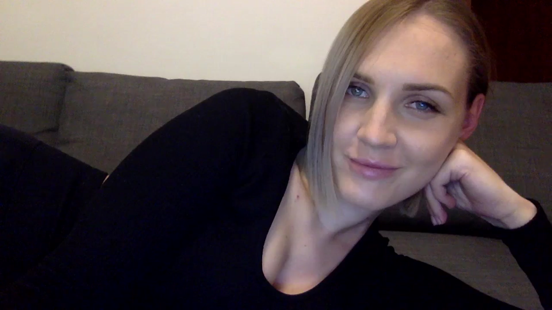 Gallery image thumbnail from Nicole_1286's myfreecams stream on, 10/20/2023, 12:06 image 6 of 20