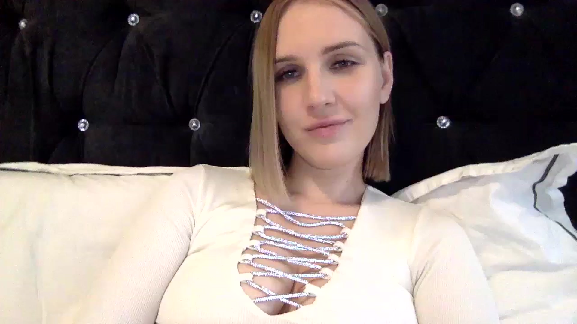 Gallery image thumbnail from Nicole_1286's myfreecams stream on, 12/07/2023, 19:31 image 16 of 20