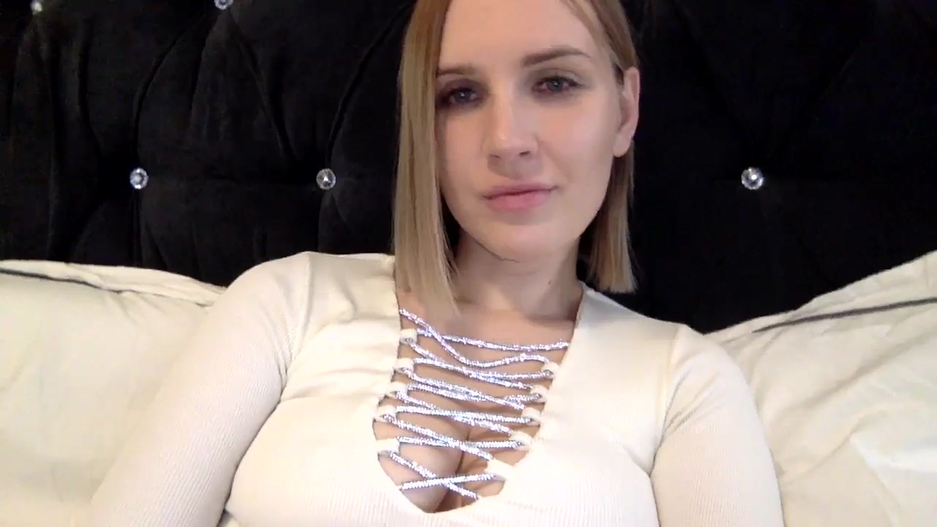 Gallery image thumbnail from Nicole_1286's myfreecams stream on, 12/07/2023, 19:31 image 4 of 20