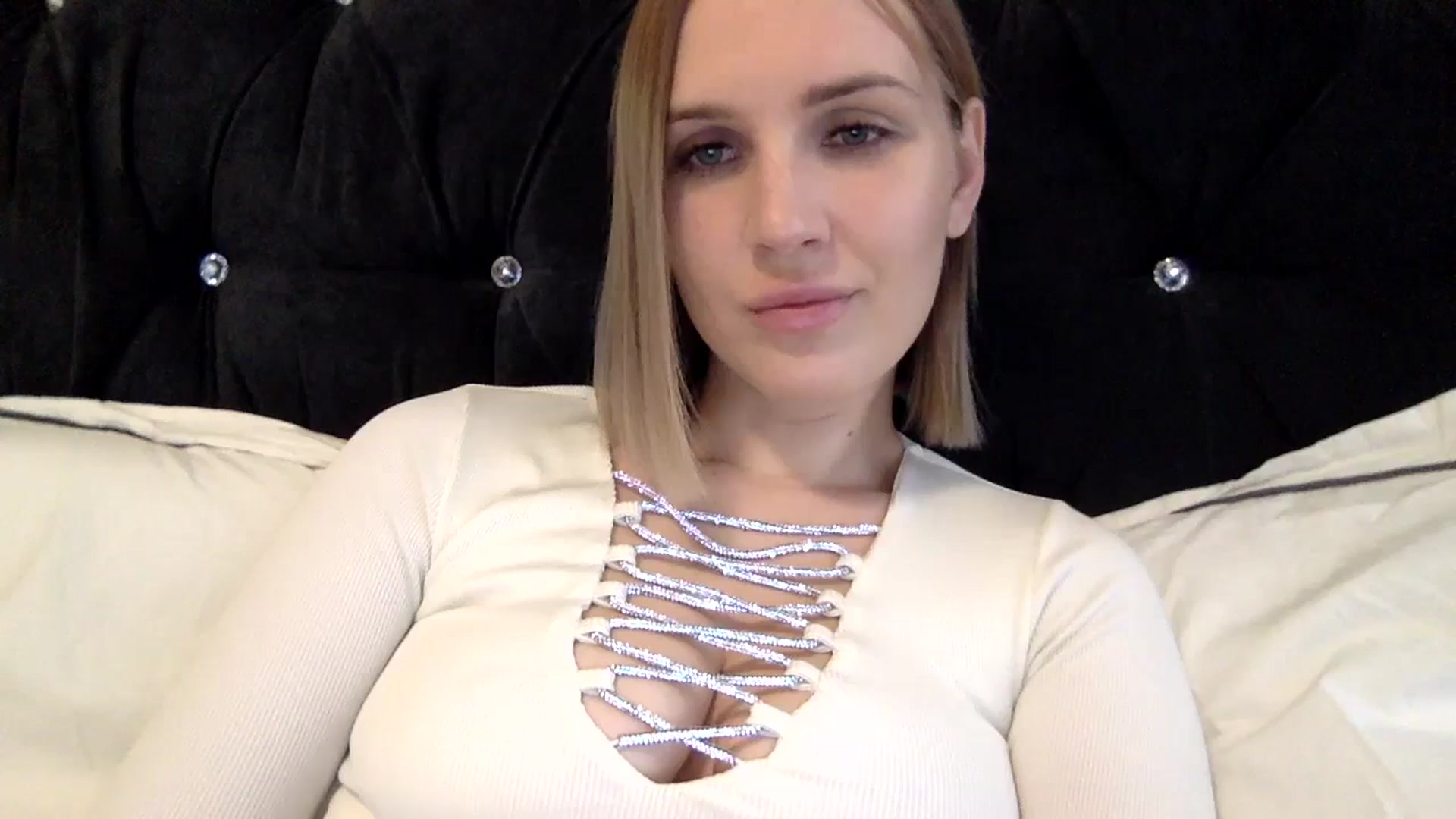 Gallery image thumbnail from Nicole_1286's myfreecams stream on, 12/07/2023, 19:31 image 3 of 20