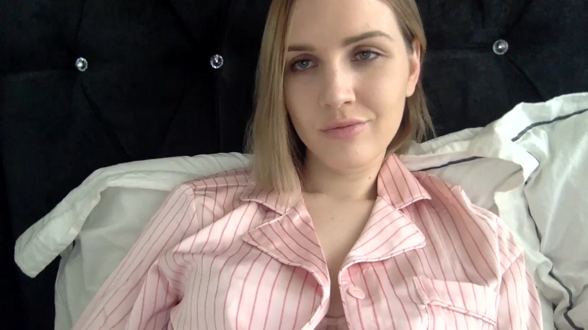 Gallery image thumbnail from Nicole_1286's myfreecams stream on, 12/21/2023, 15:40 image 7 of 20