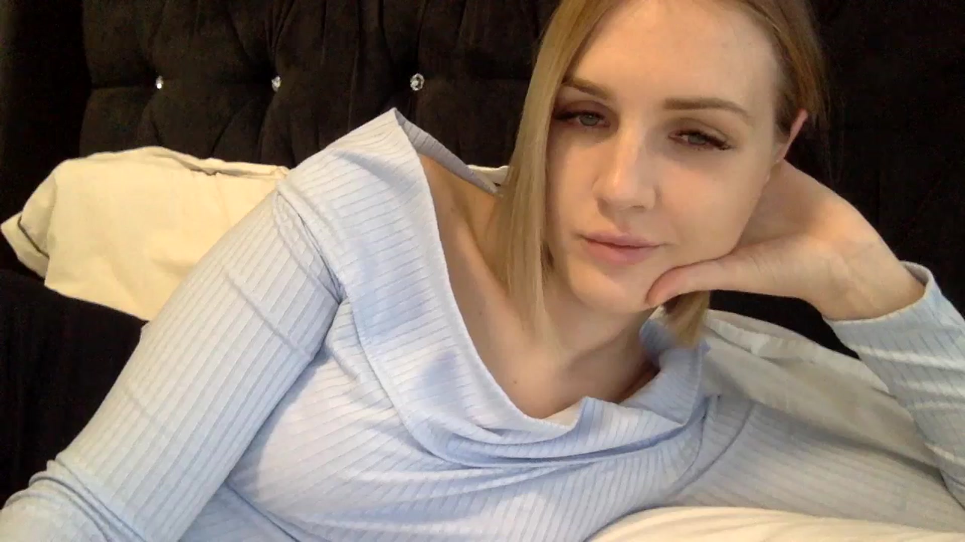 Gallery image thumbnail from Nicole_1286's myfreecams stream on, 12/29/2023, 18:03 image 5 of 20