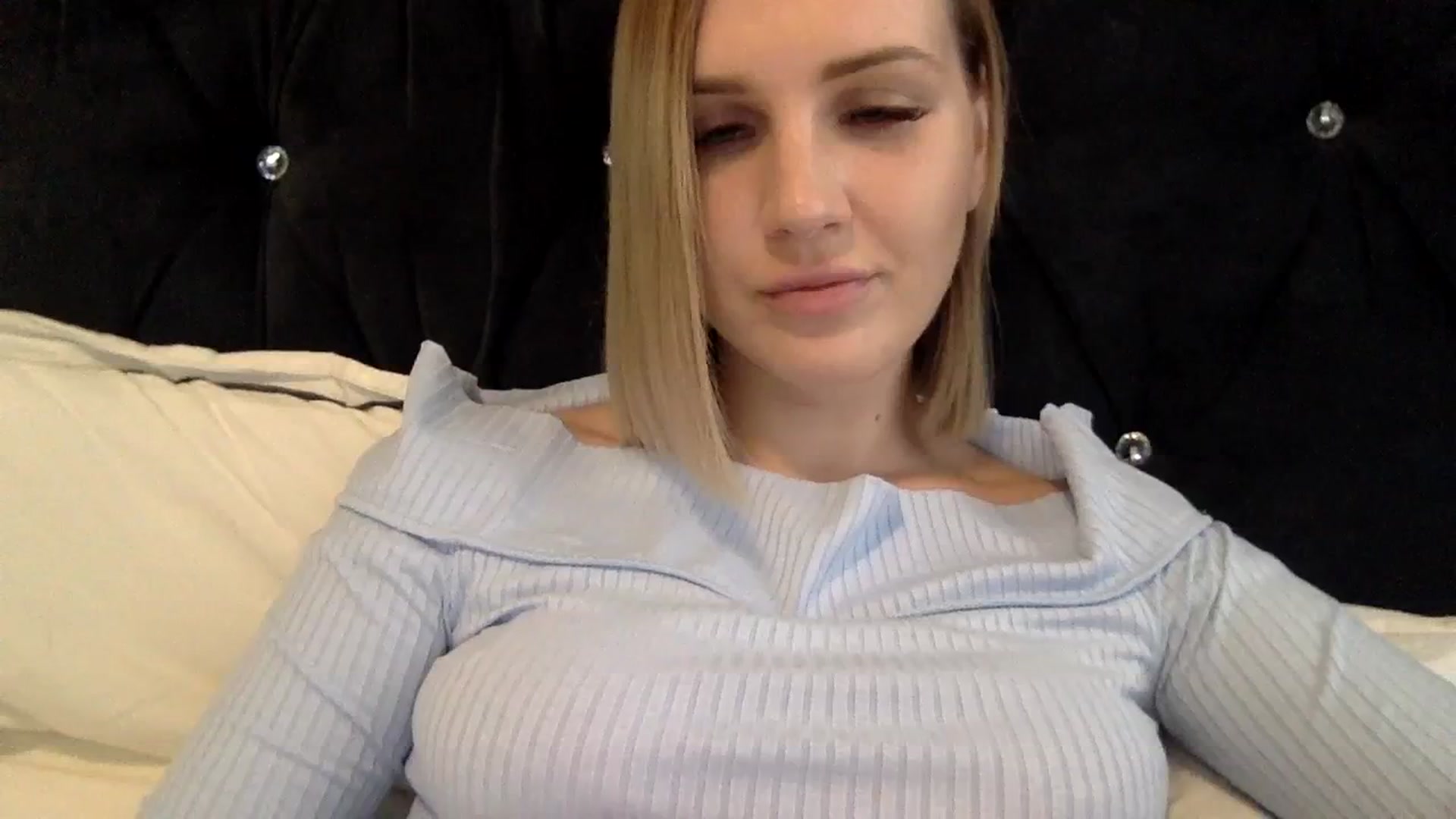 Gallery image thumbnail from Nicole_1286's myfreecams stream on, 12/29/2023, 18:03 image 17 of 20