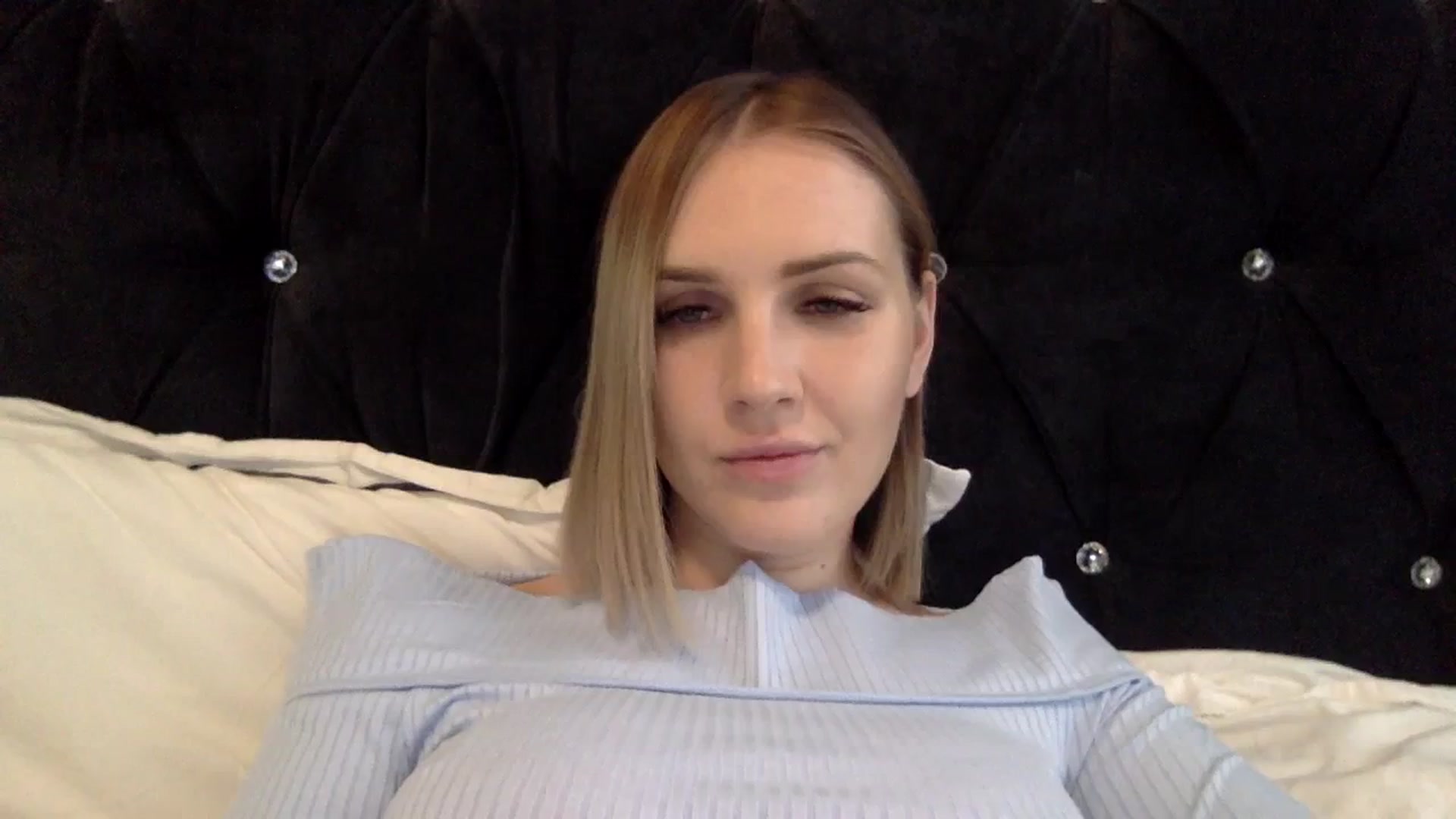 Gallery image thumbnail from Nicole_1286's myfreecams stream on, 12/29/2023, 18:03 image 12 of 20