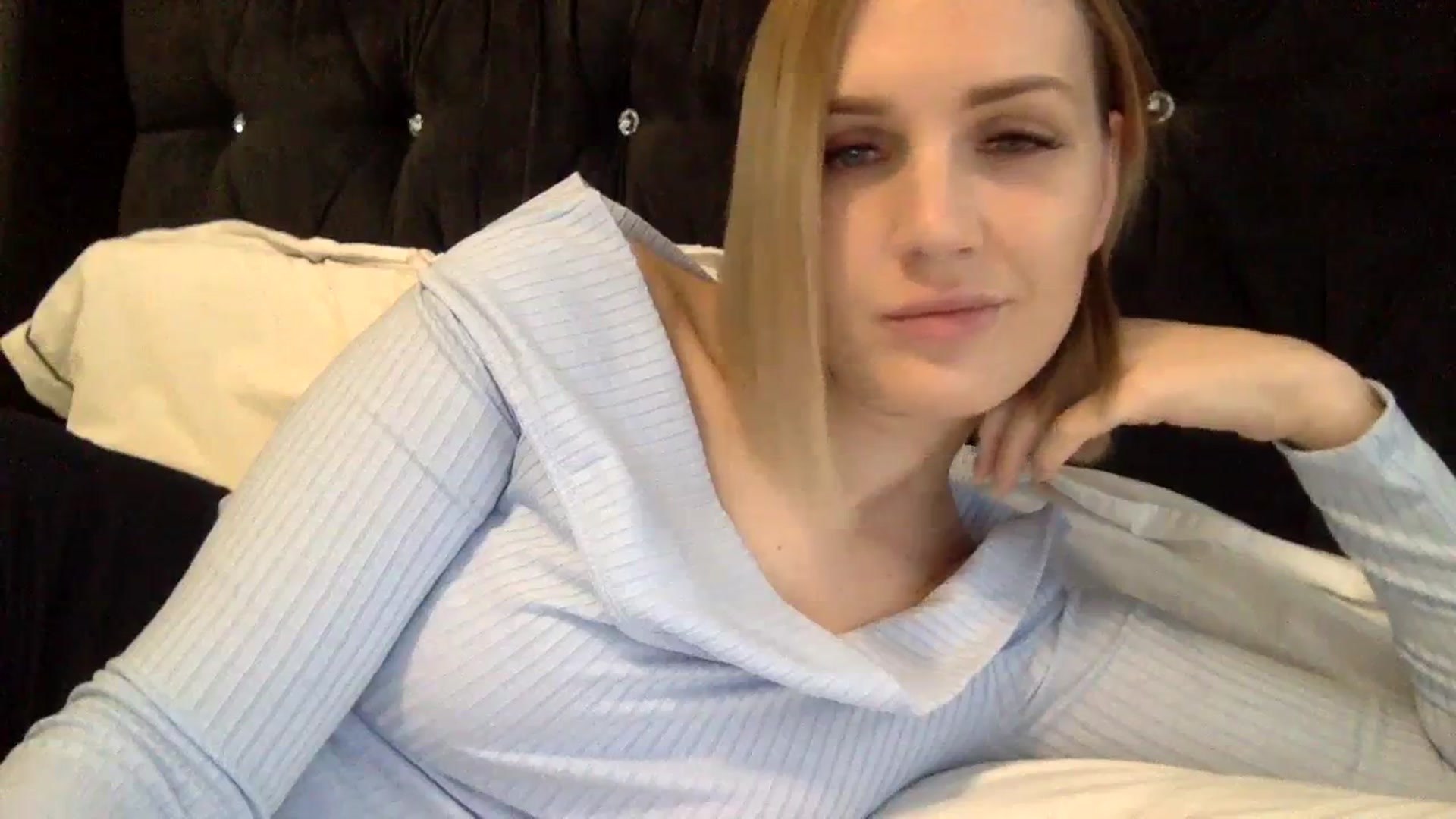 Gallery image thumbnail from Nicole_1286's myfreecams stream on, 12/29/2023, 18:03 image 6 of 20